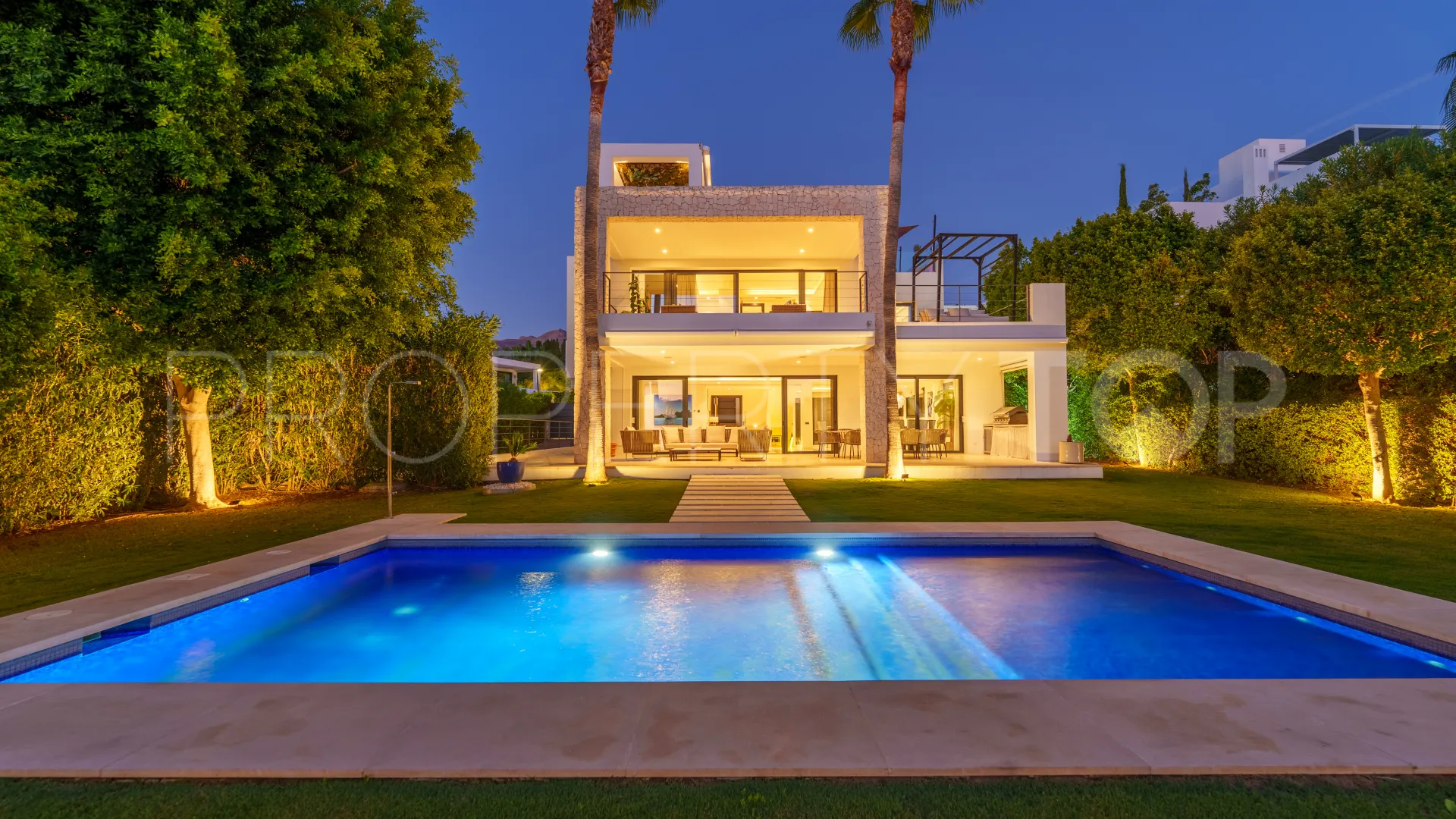 Villa with 6 bedrooms for sale in Nueva Andalucia