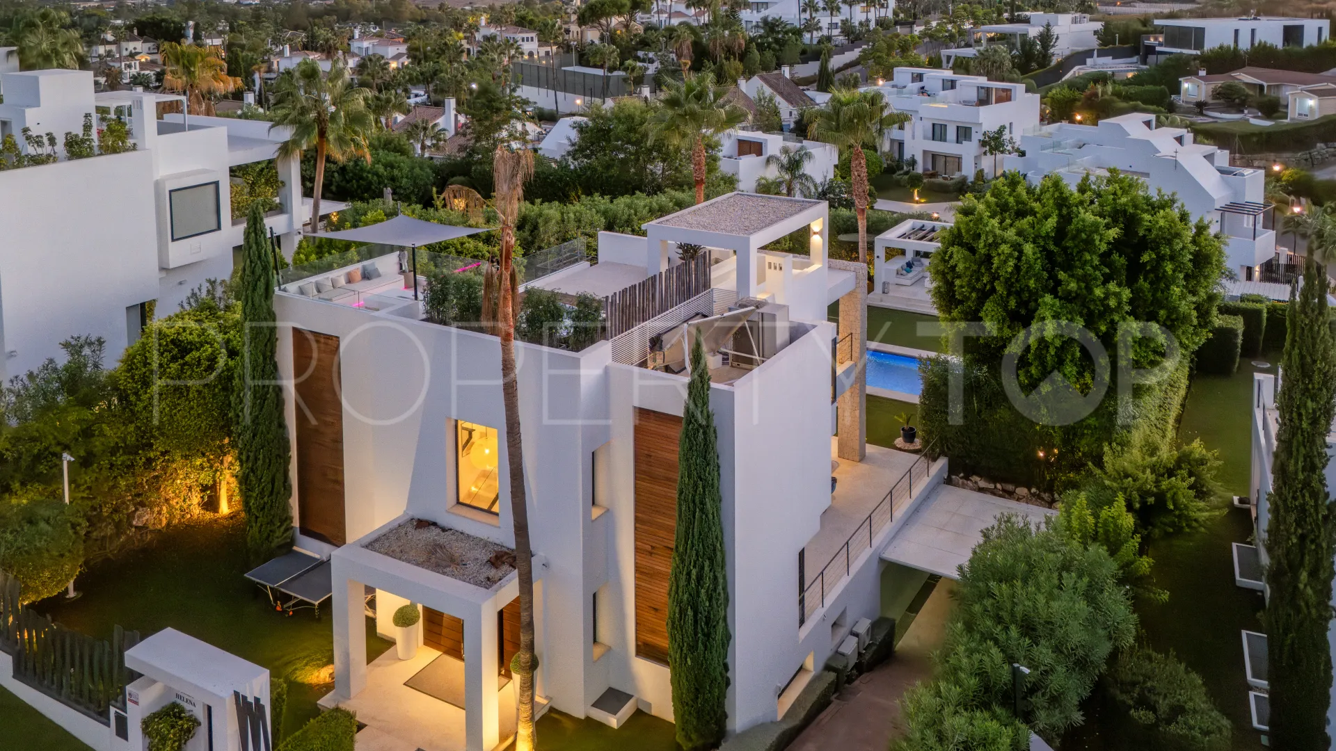 Villa with 6 bedrooms for sale in Nueva Andalucia