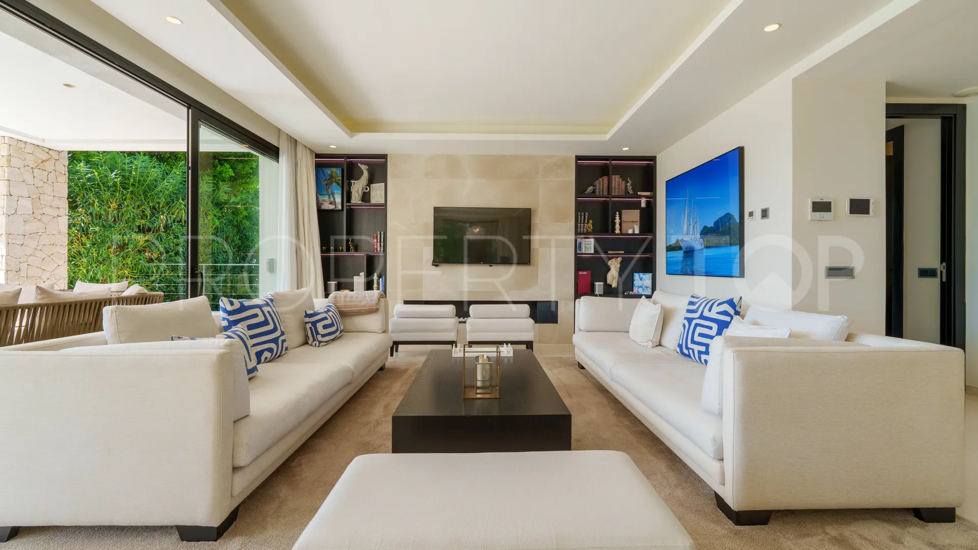 Villa with 6 bedrooms for sale in Nueva Andalucia