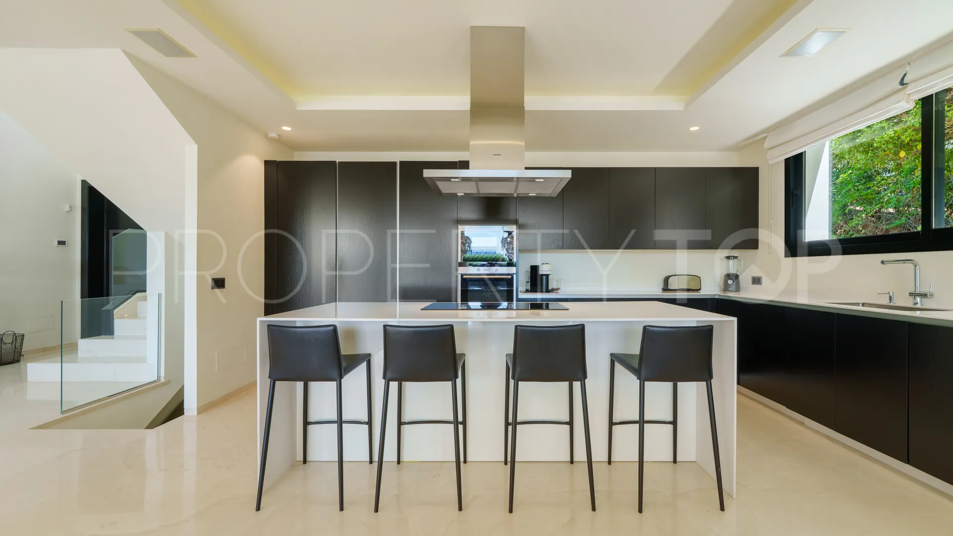 Villa with 6 bedrooms for sale in Nueva Andalucia