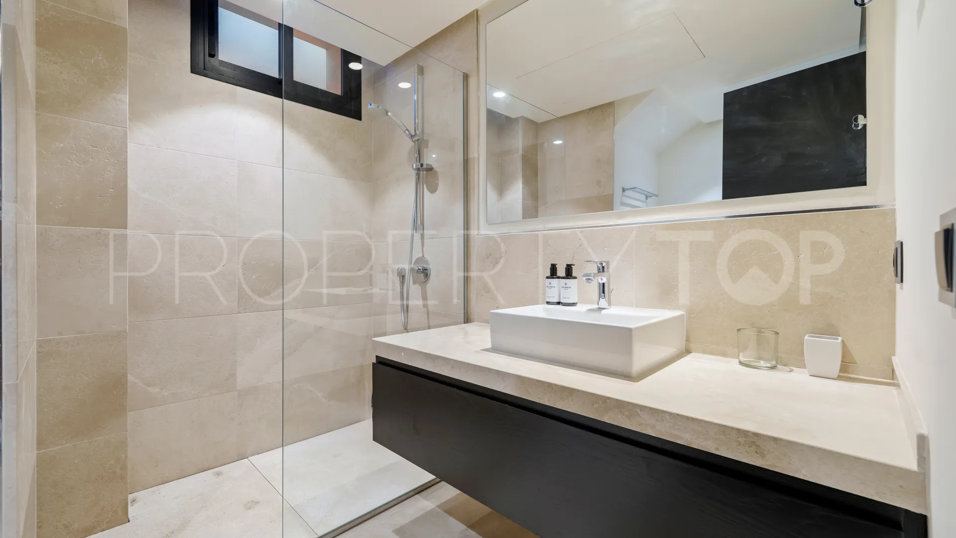 Villa with 6 bedrooms for sale in Nueva Andalucia