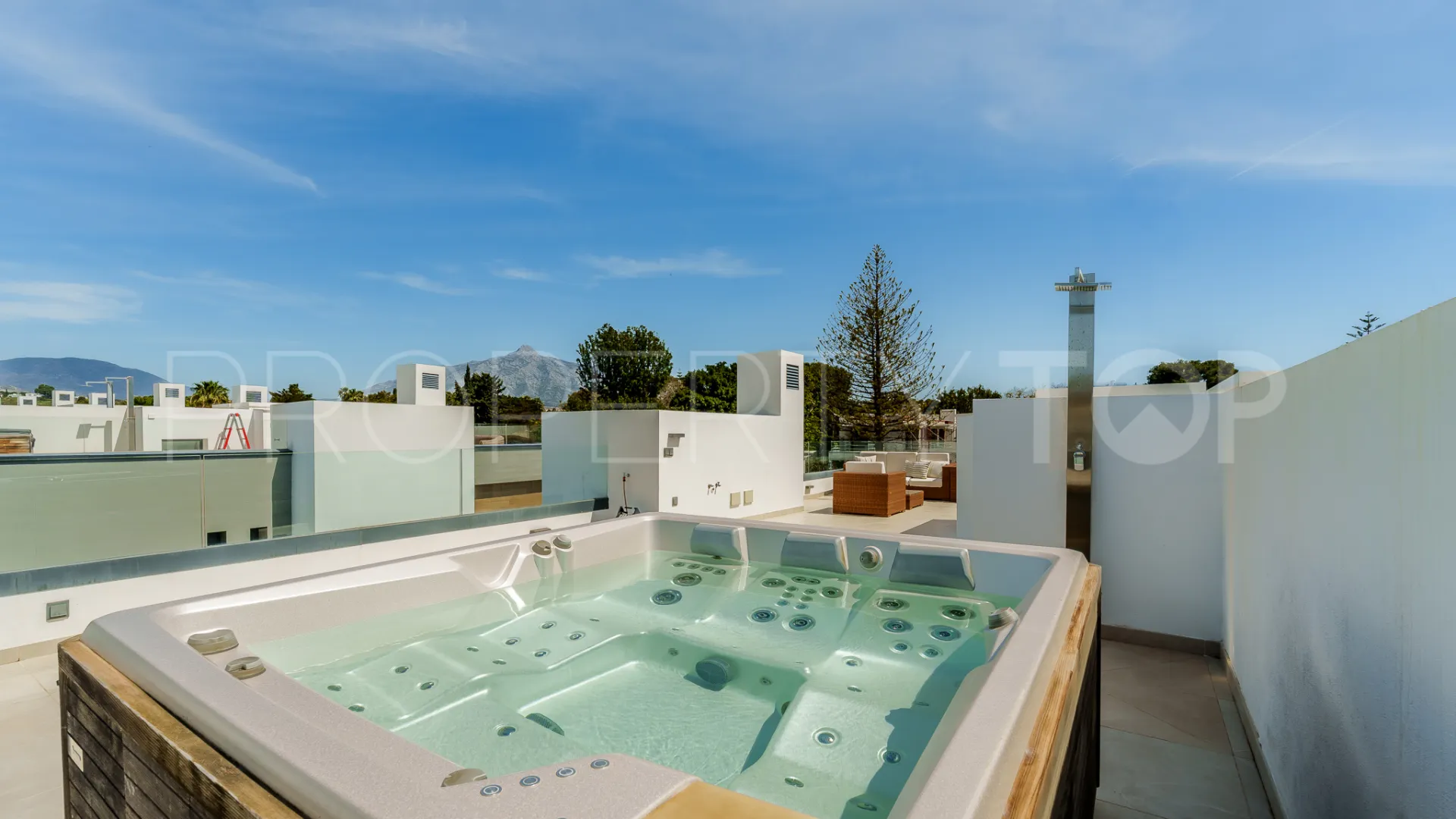 Se vende pareado en Marbella - Puerto Banus con 5 dormitorios