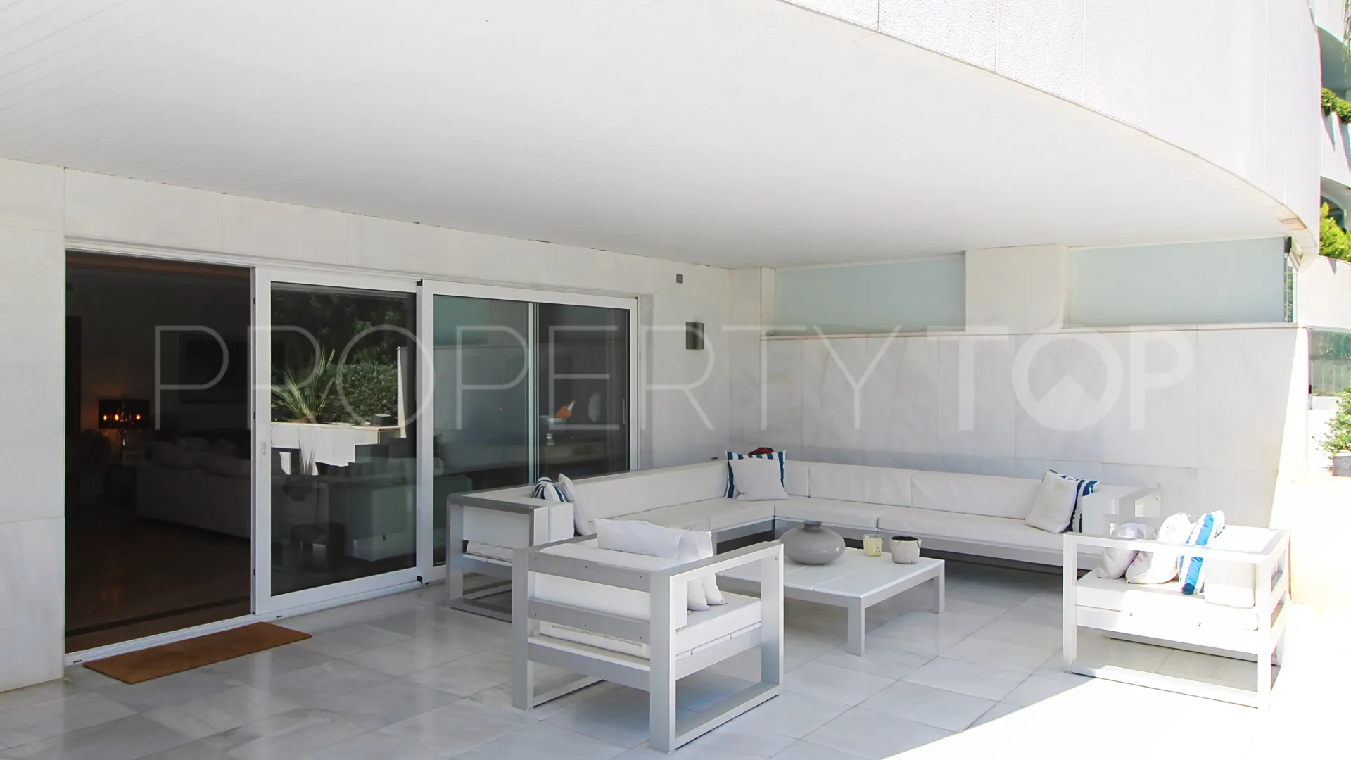 Ground floor apartment with 3 bedrooms for sale in El Embrujo Banús