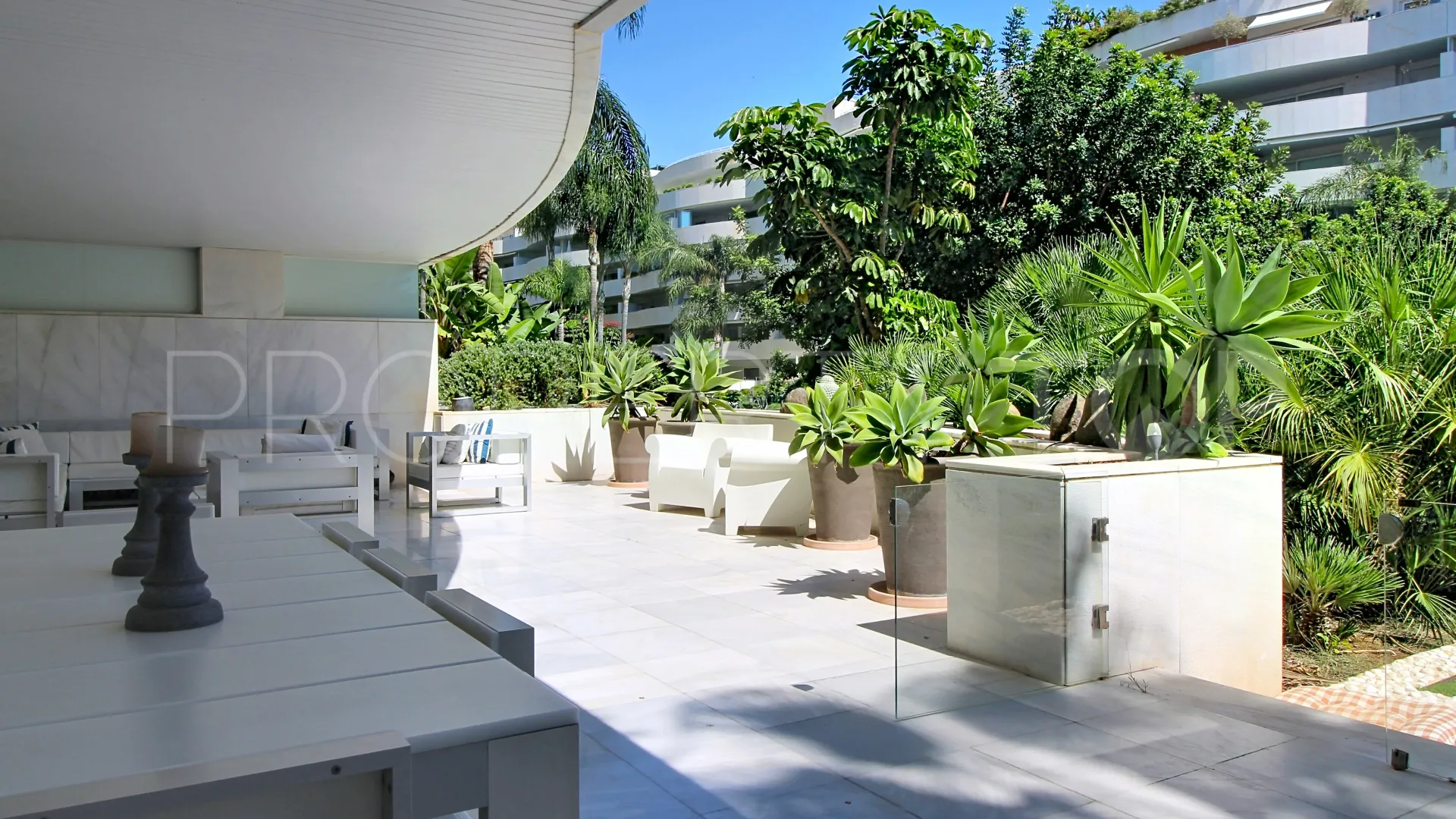 Ground floor apartment with 3 bedrooms for sale in El Embrujo Banús