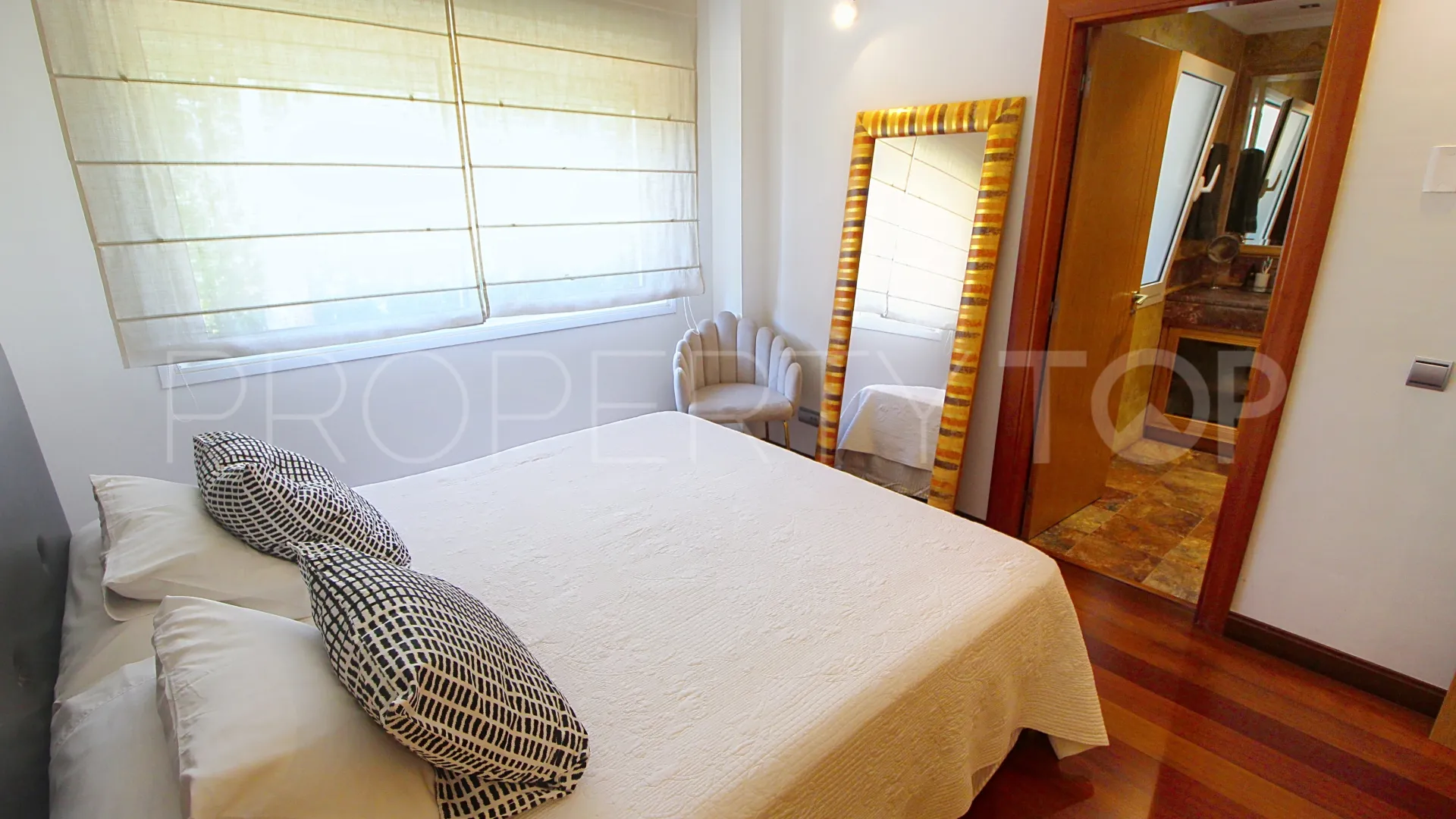Ground floor apartment with 3 bedrooms for sale in El Embrujo Banús