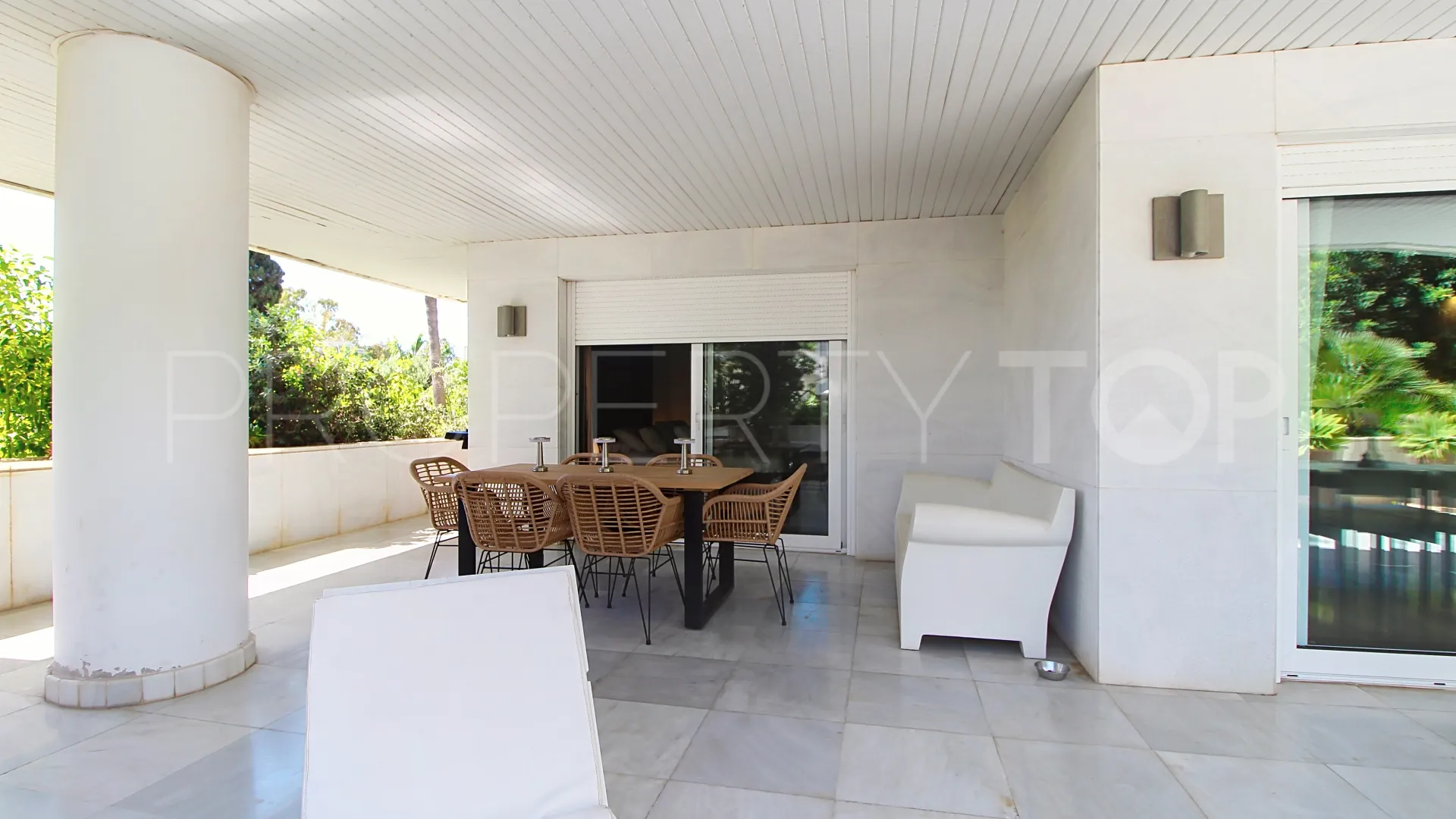 Ground floor apartment with 3 bedrooms for sale in El Embrujo Banús