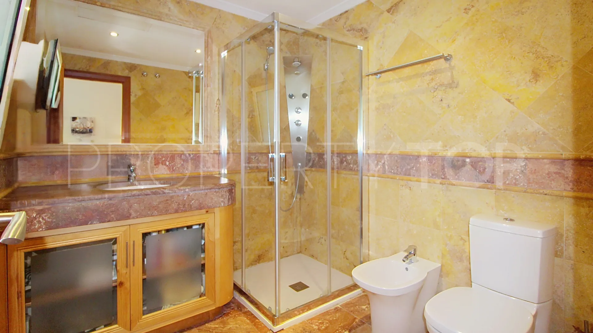 Ground floor apartment with 3 bedrooms for sale in El Embrujo Banús