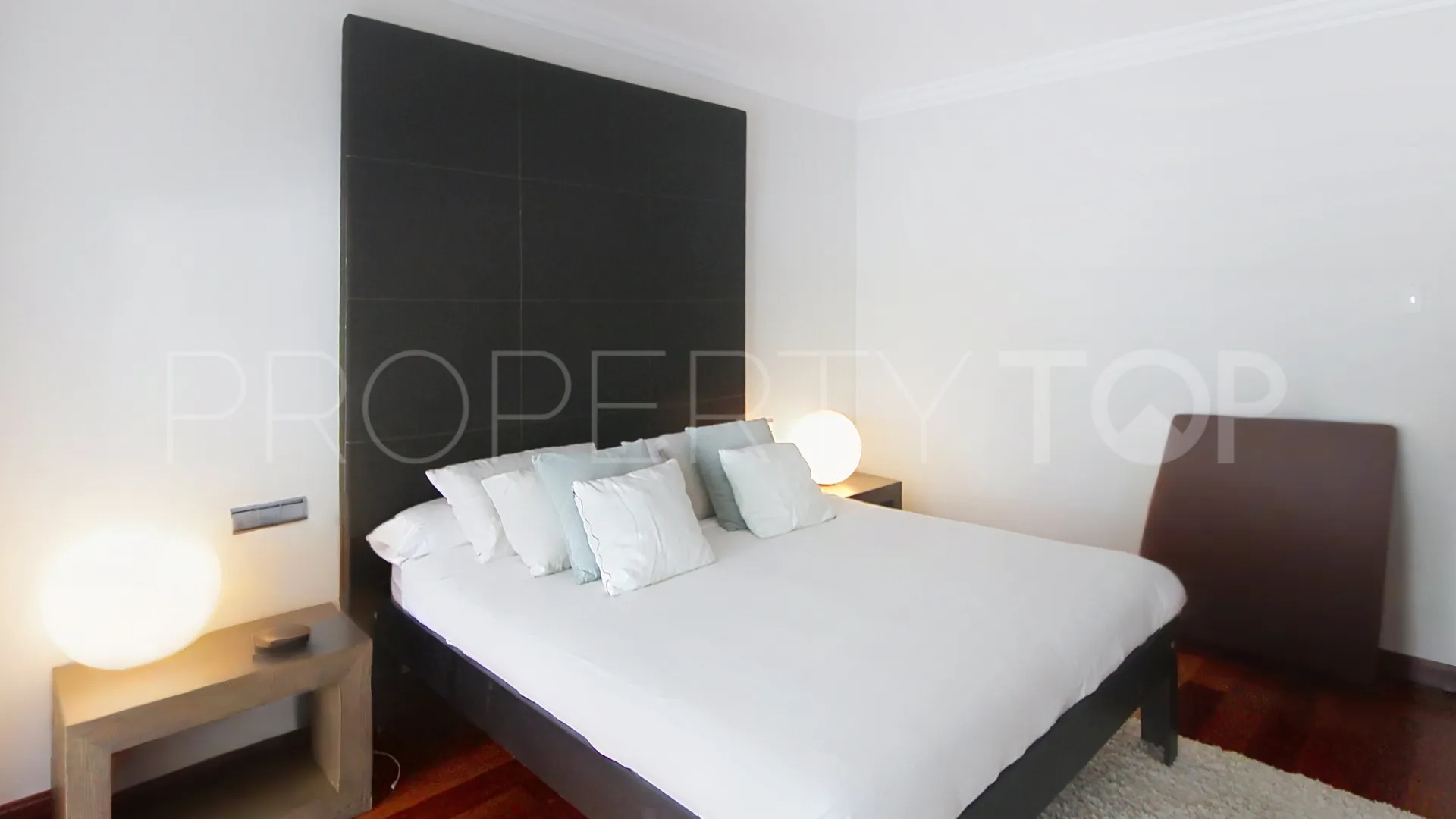 Ground floor apartment with 3 bedrooms for sale in El Embrujo Banús