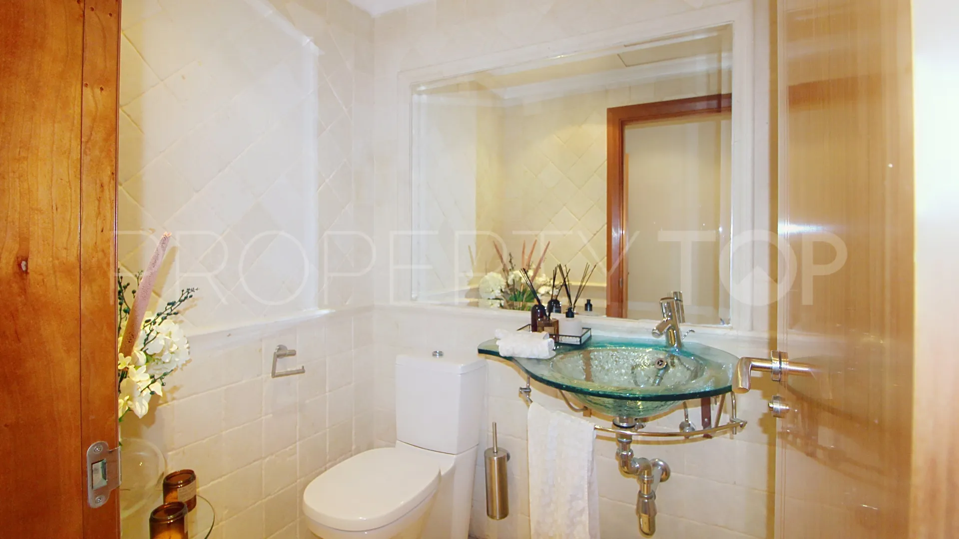 Ground floor apartment with 3 bedrooms for sale in El Embrujo Banús