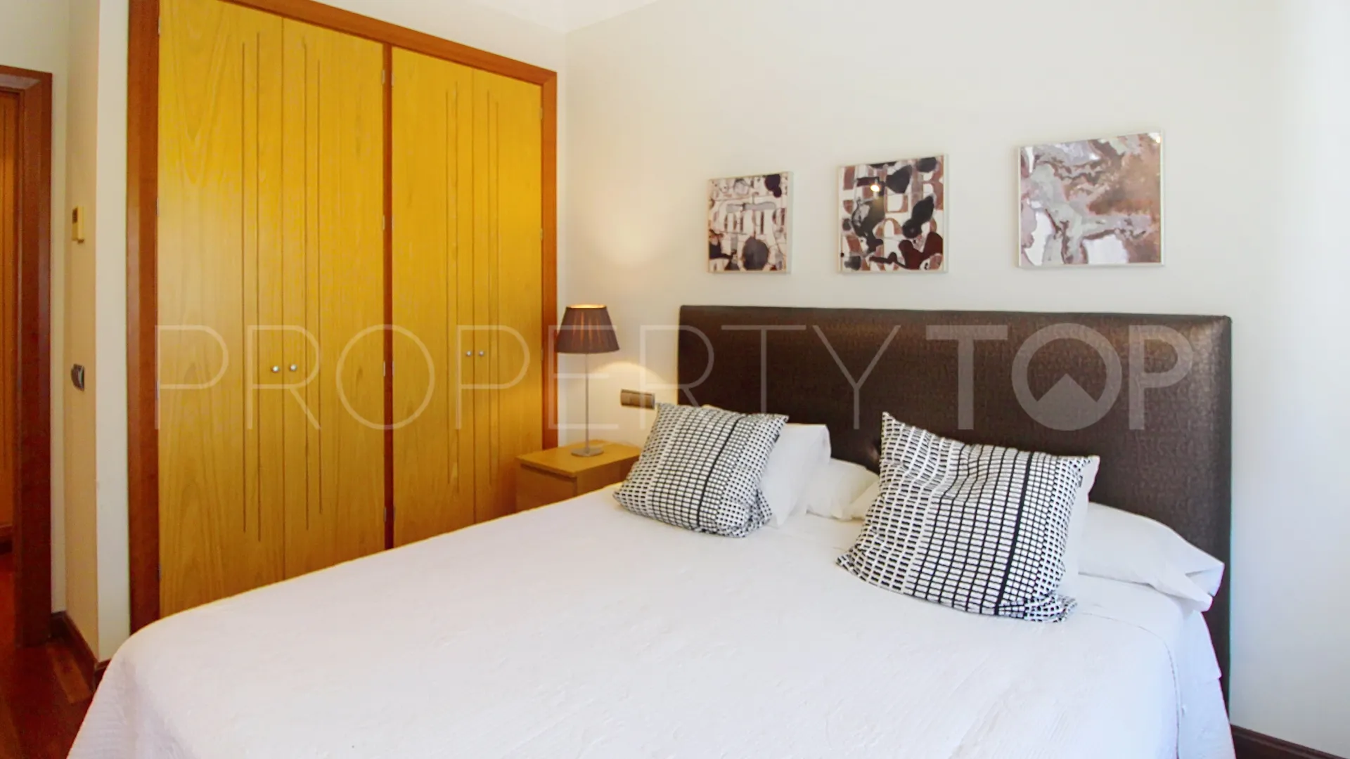 Ground floor apartment with 3 bedrooms for sale in El Embrujo Banús