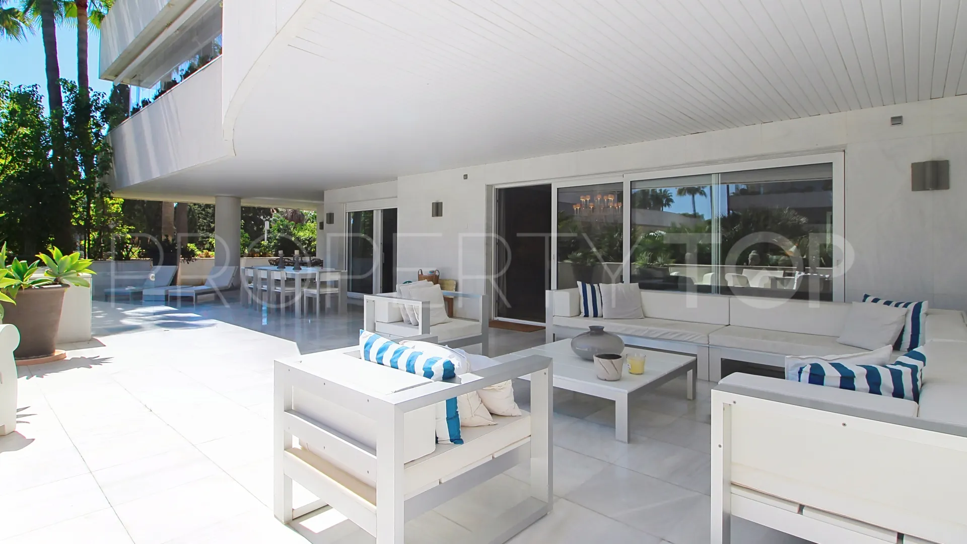 Ground floor apartment with 3 bedrooms for sale in El Embrujo Banús