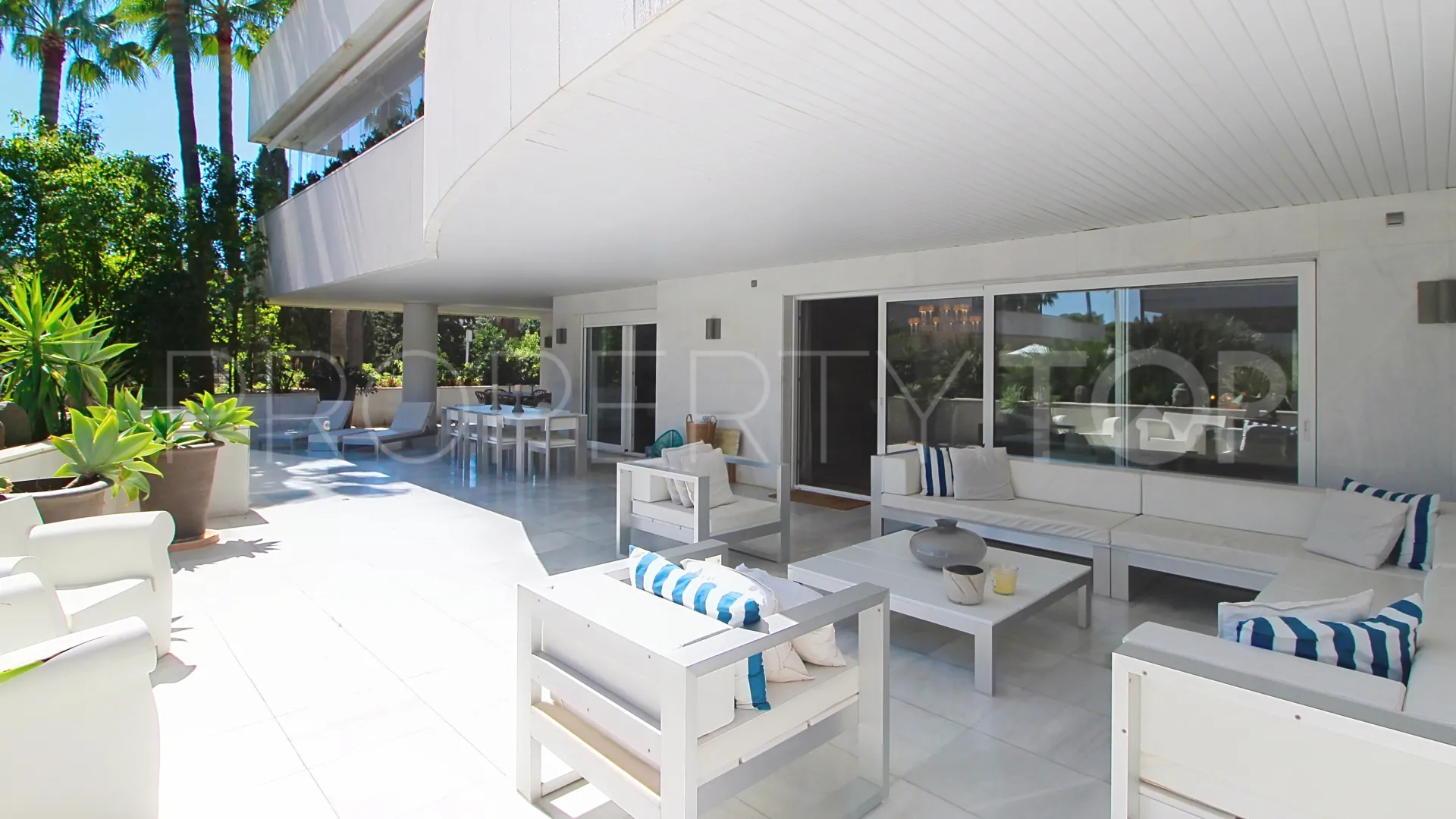 Ground floor apartment with 3 bedrooms for sale in El Embrujo Banús