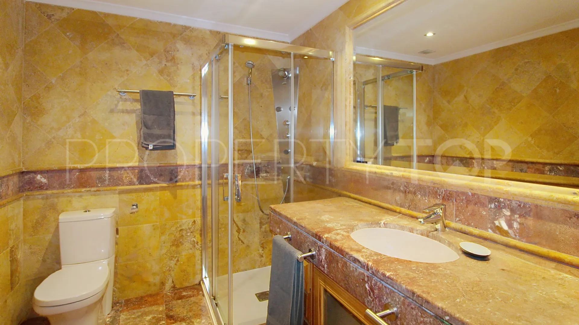 Ground floor apartment with 3 bedrooms for sale in El Embrujo Banús