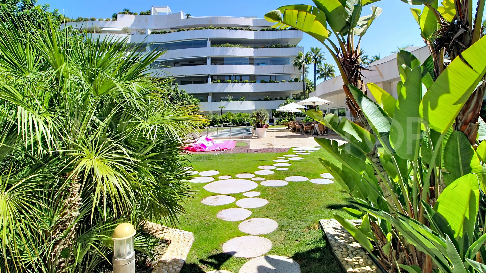 Ground floor apartment with 3 bedrooms for sale in El Embrujo Banús