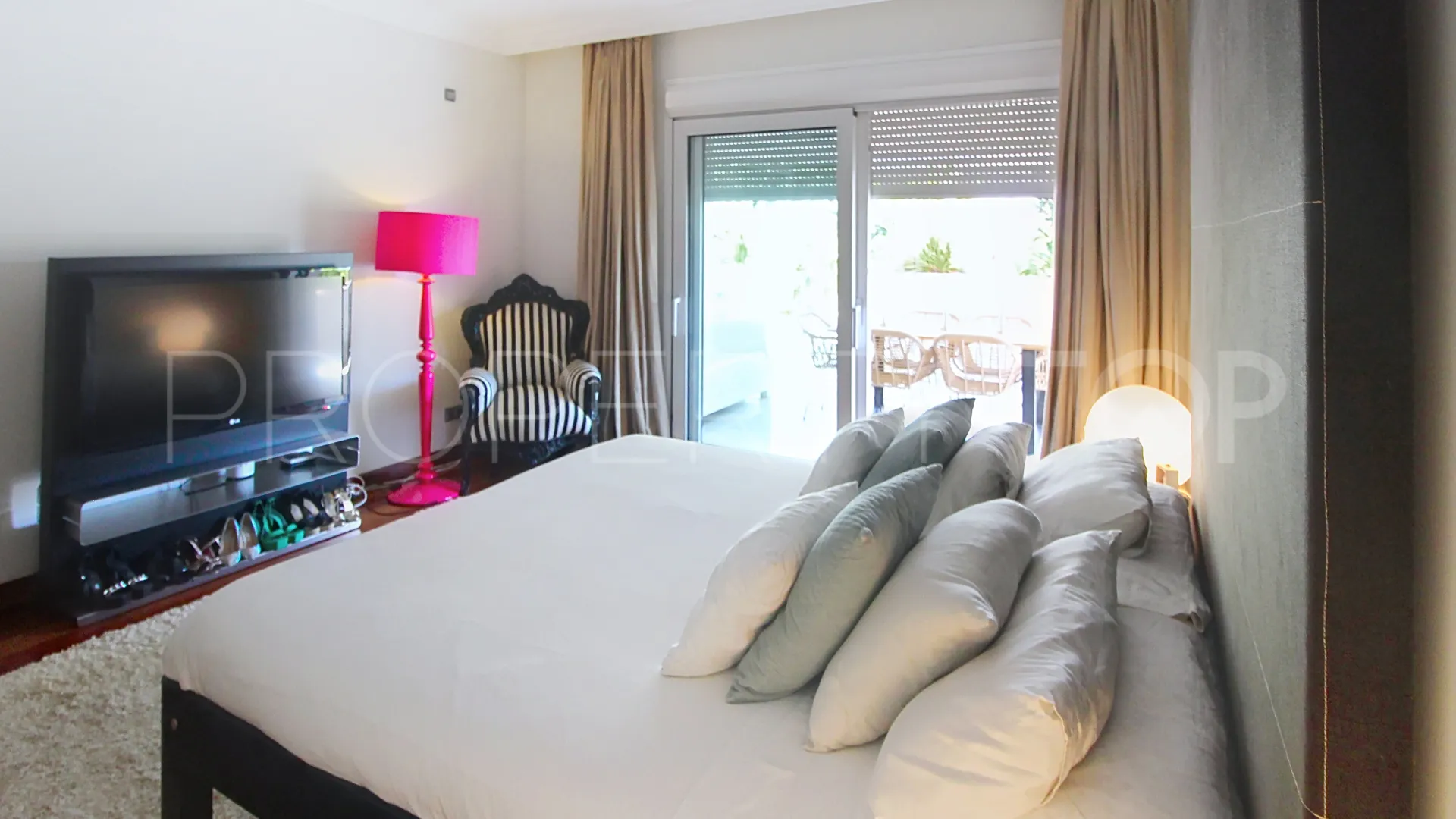 Ground floor apartment with 3 bedrooms for sale in El Embrujo Banús