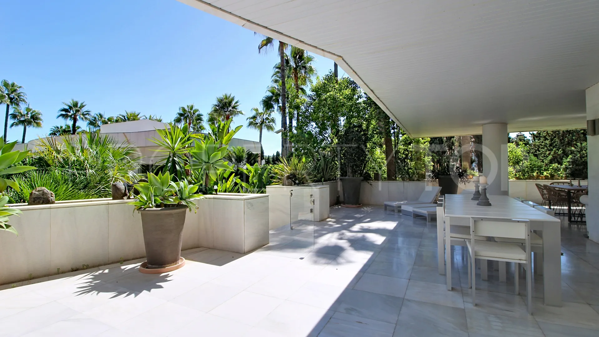 Ground floor apartment with 3 bedrooms for sale in El Embrujo Banús