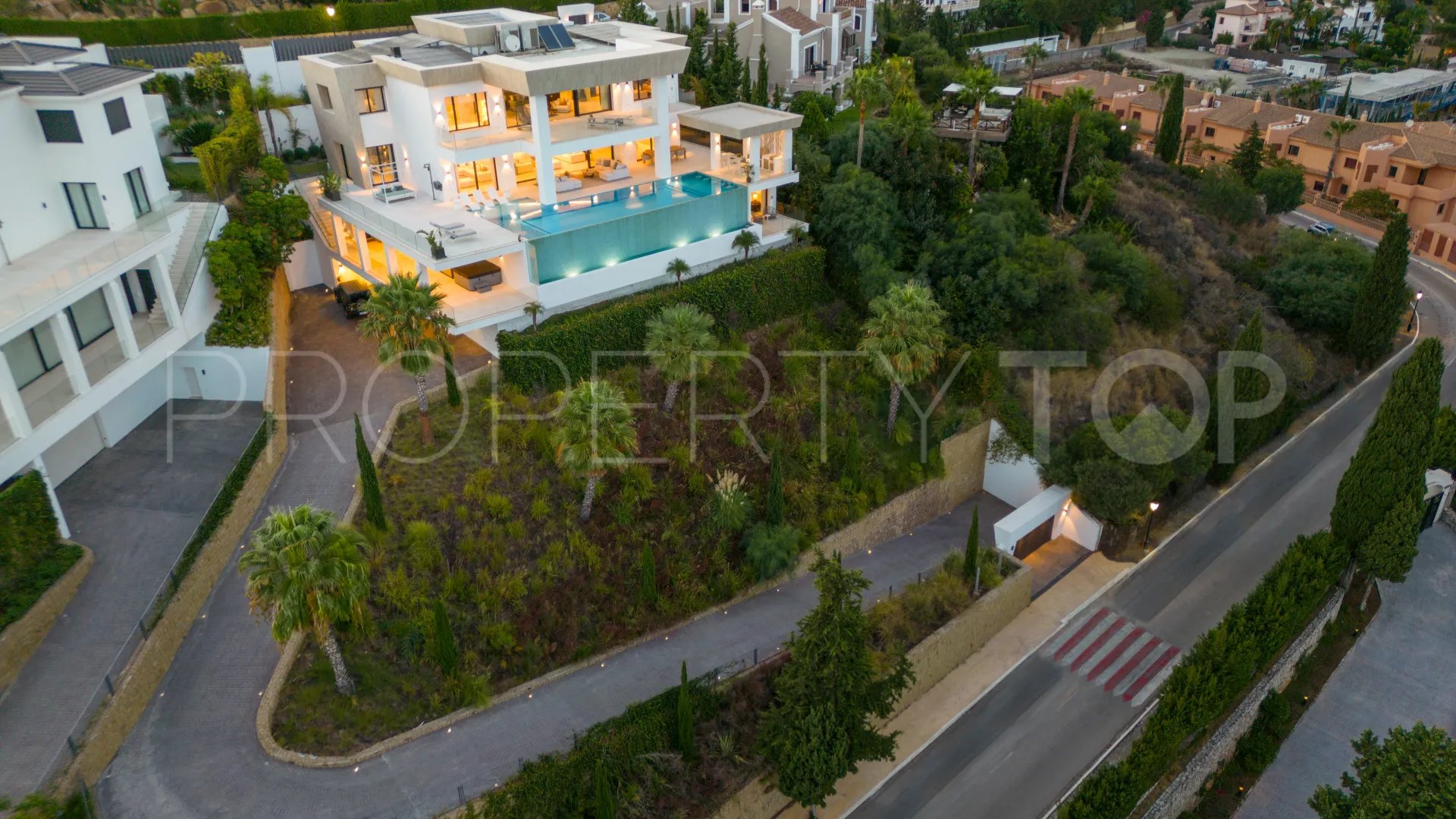 Villa de 7 dormitorios en venta en El Paraiso