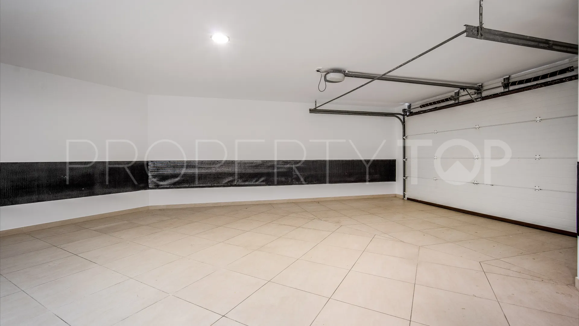 Villa for sale in Lomas de Magna Marbella with 4 bedrooms