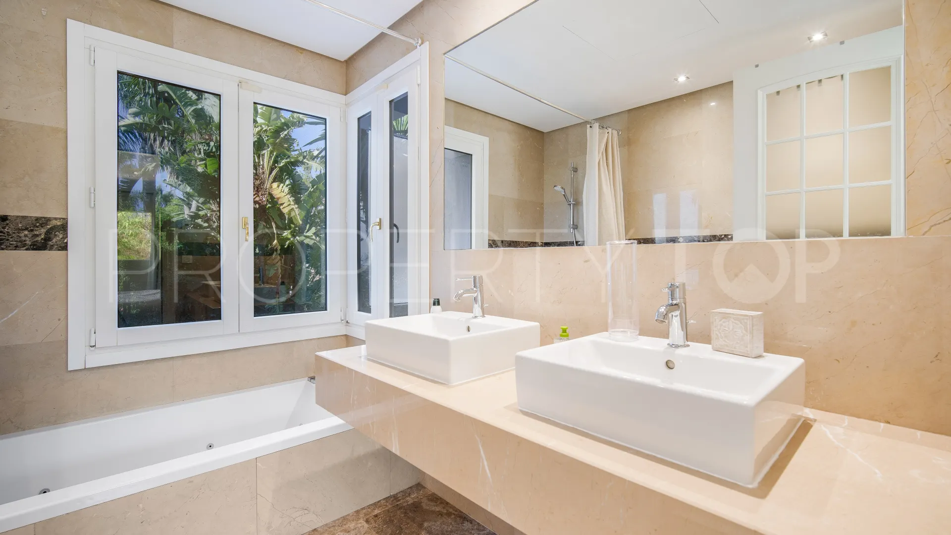 Villa for sale in Lomas de Magna Marbella with 4 bedrooms