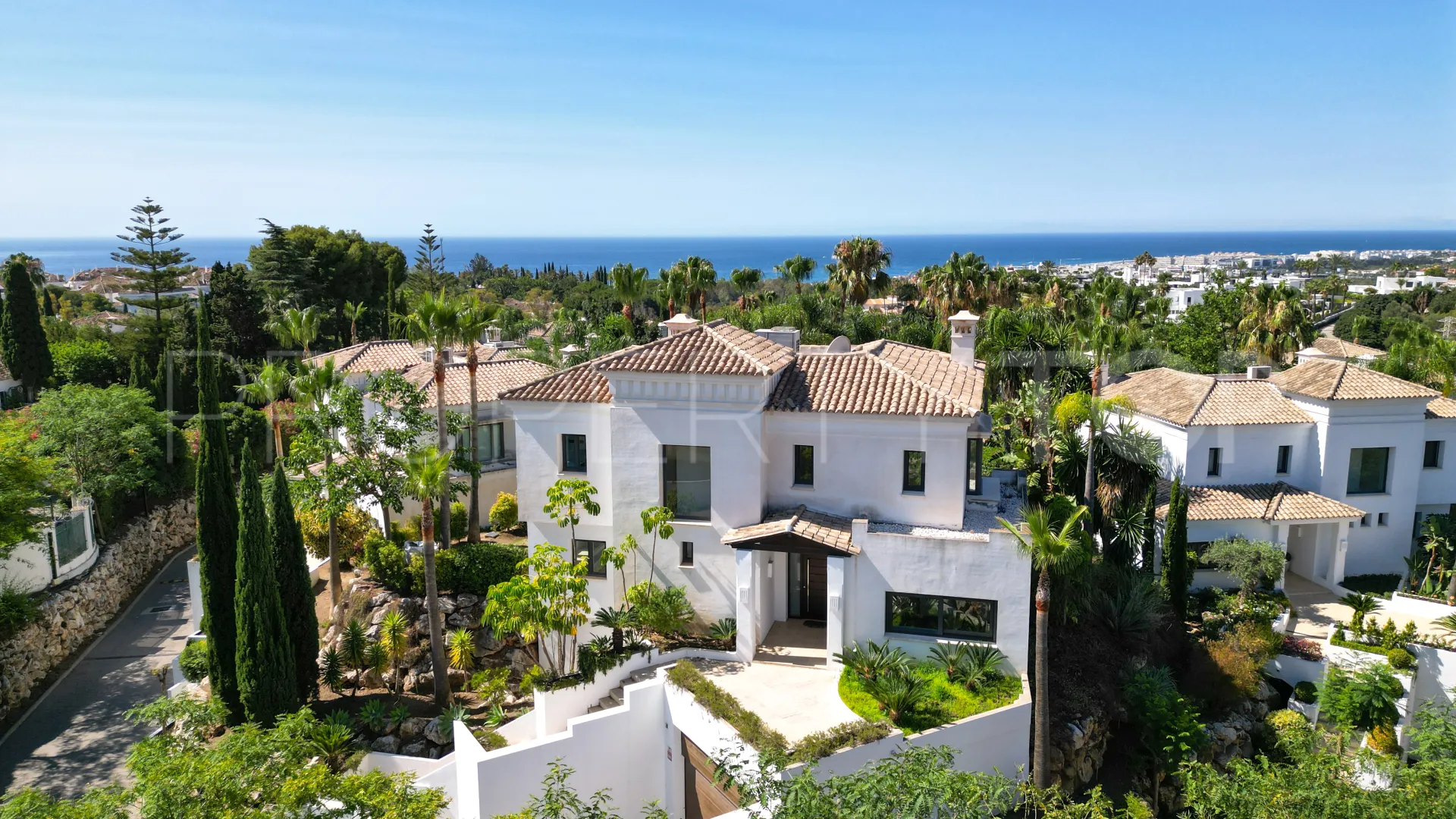 Villa for sale in Lomas de Magna Marbella with 4 bedrooms