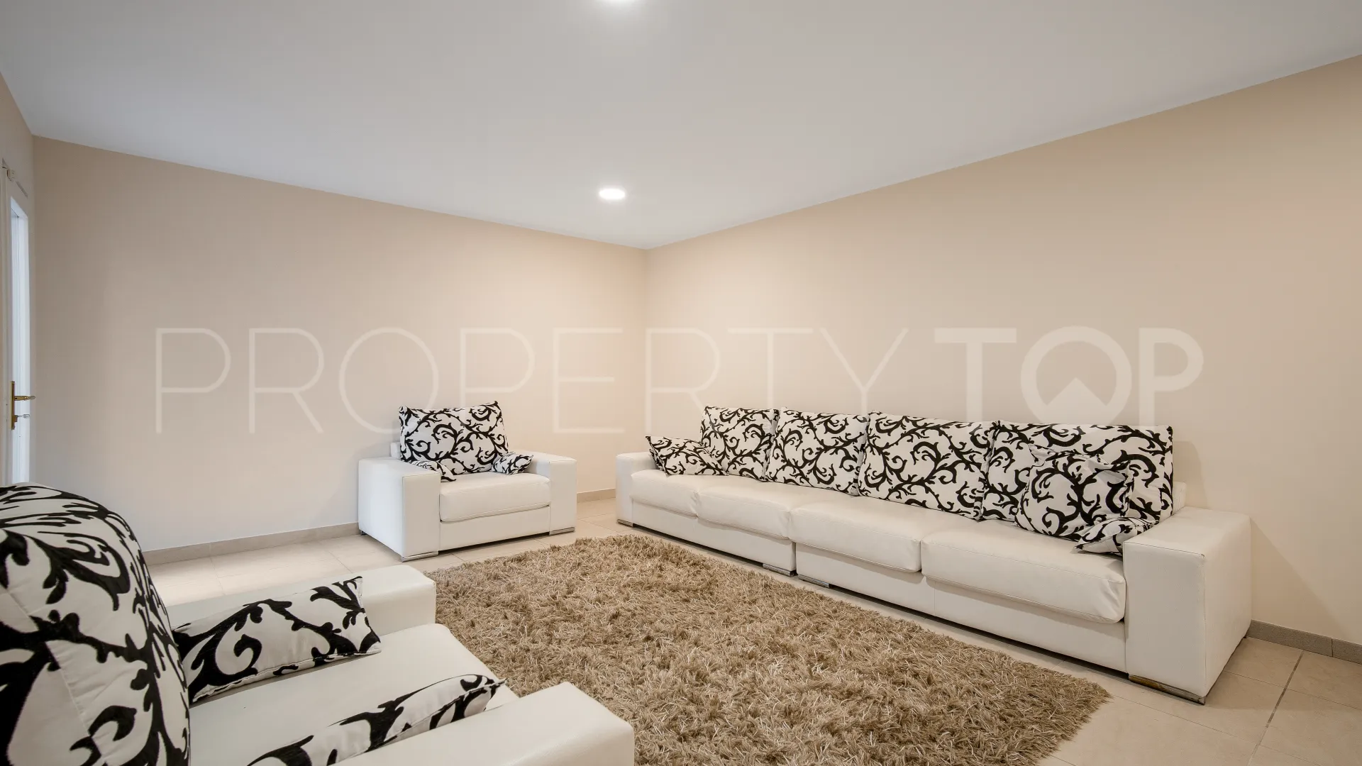 Villa for sale in Lomas de Magna Marbella with 4 bedrooms