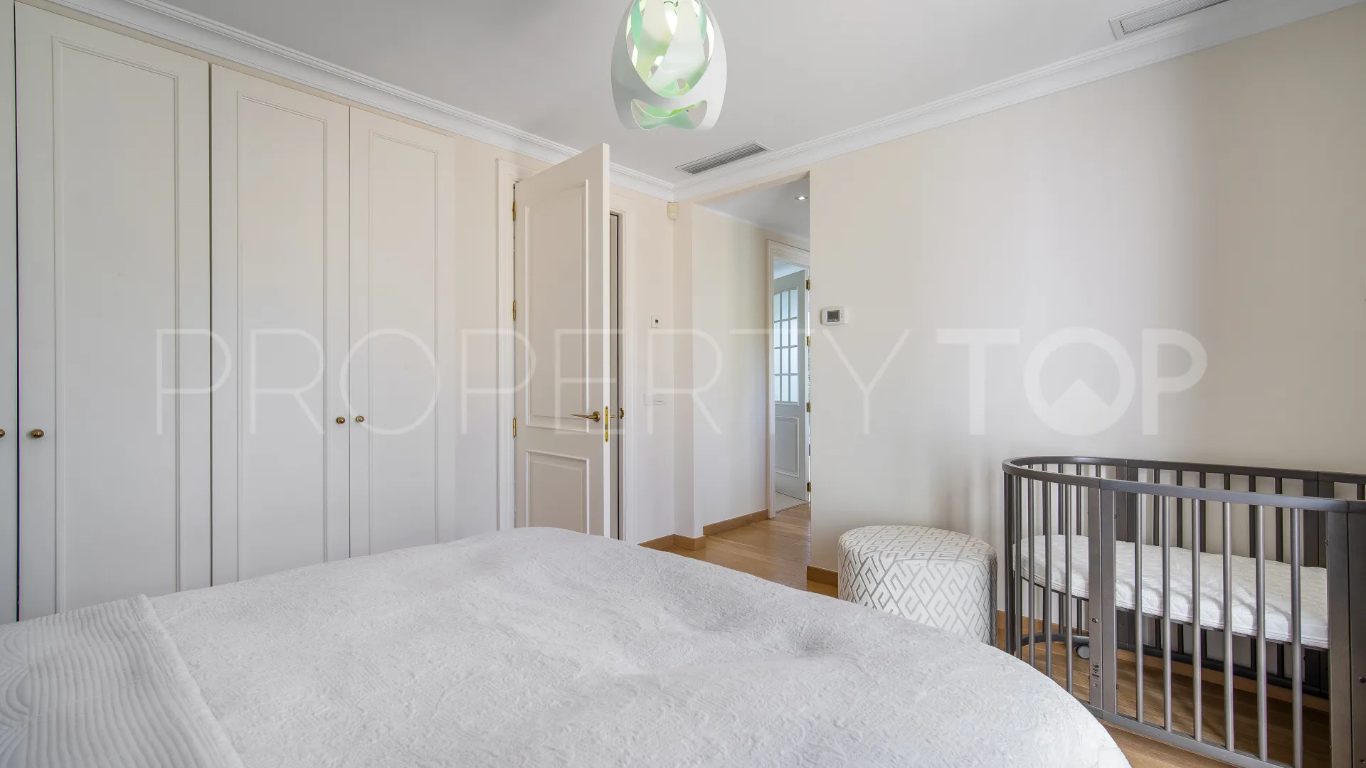 Villa for sale in Lomas de Magna Marbella with 4 bedrooms