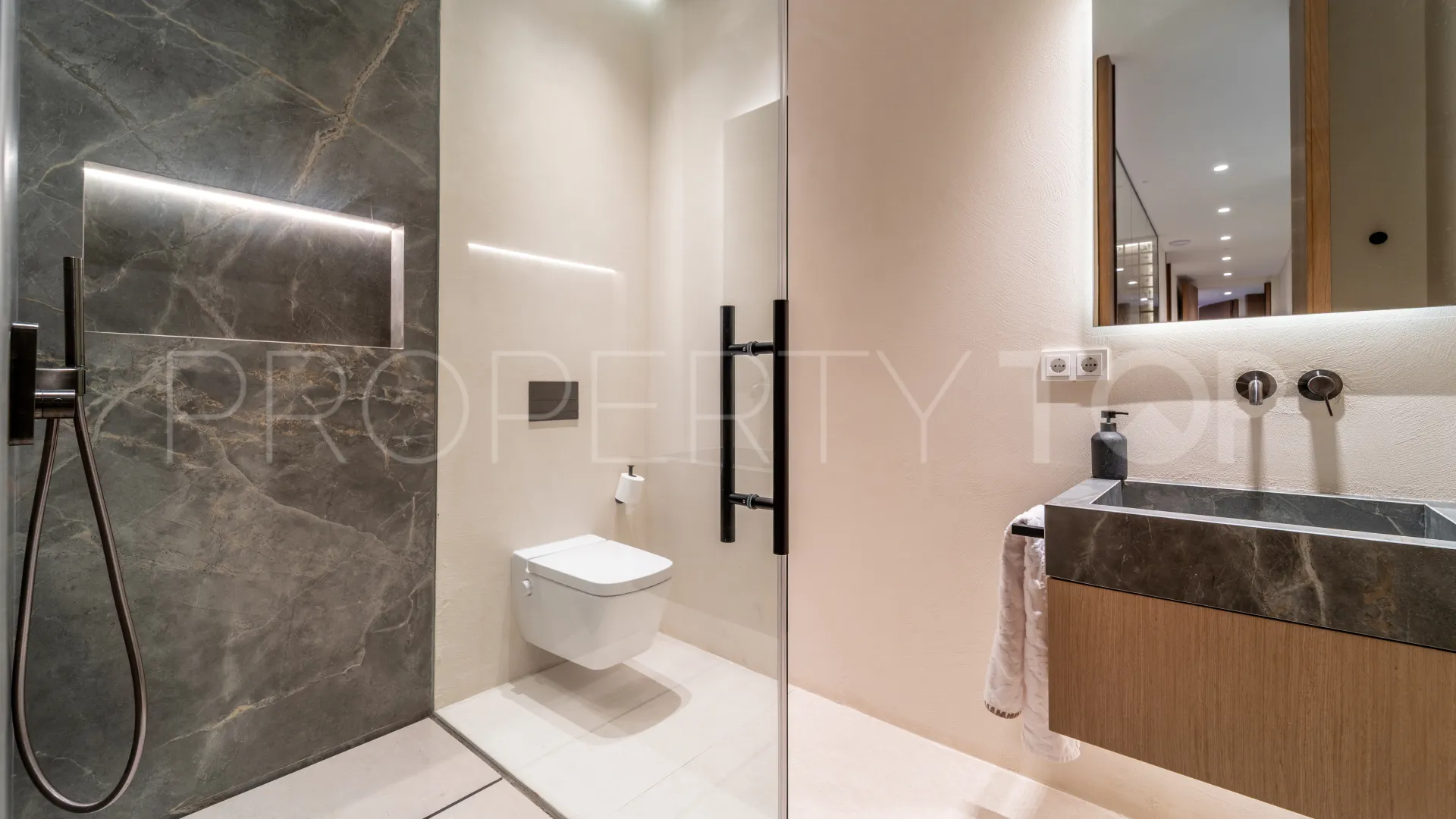 6 bedrooms villa in Los Monteros for sale