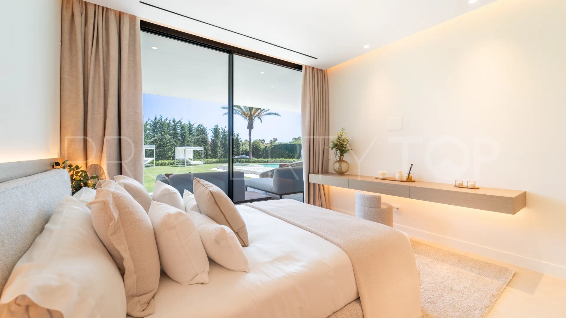 6 bedrooms villa in Los Monteros for sale