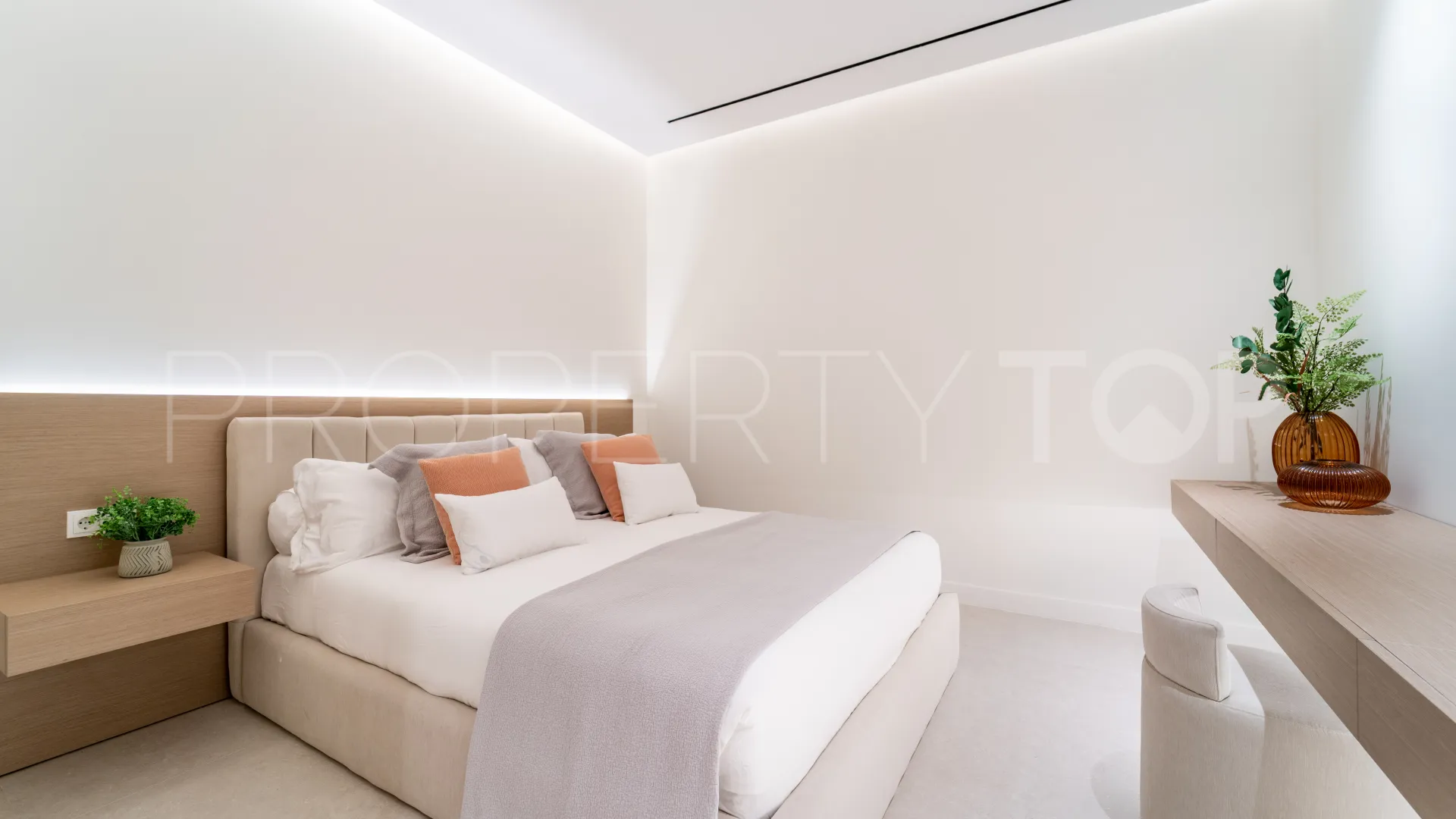6 bedrooms villa in Los Monteros for sale