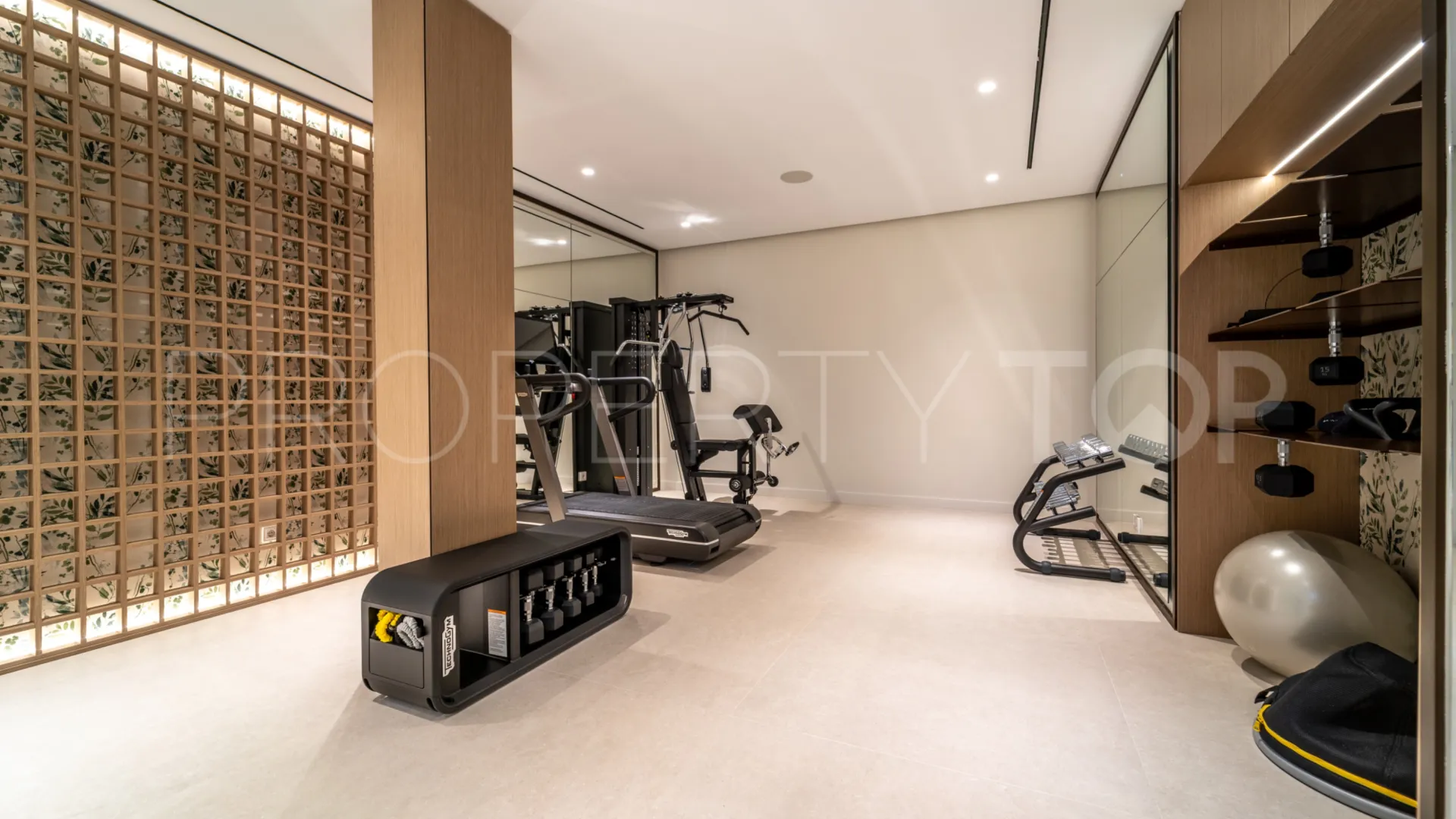 6 bedrooms villa in Los Monteros for sale