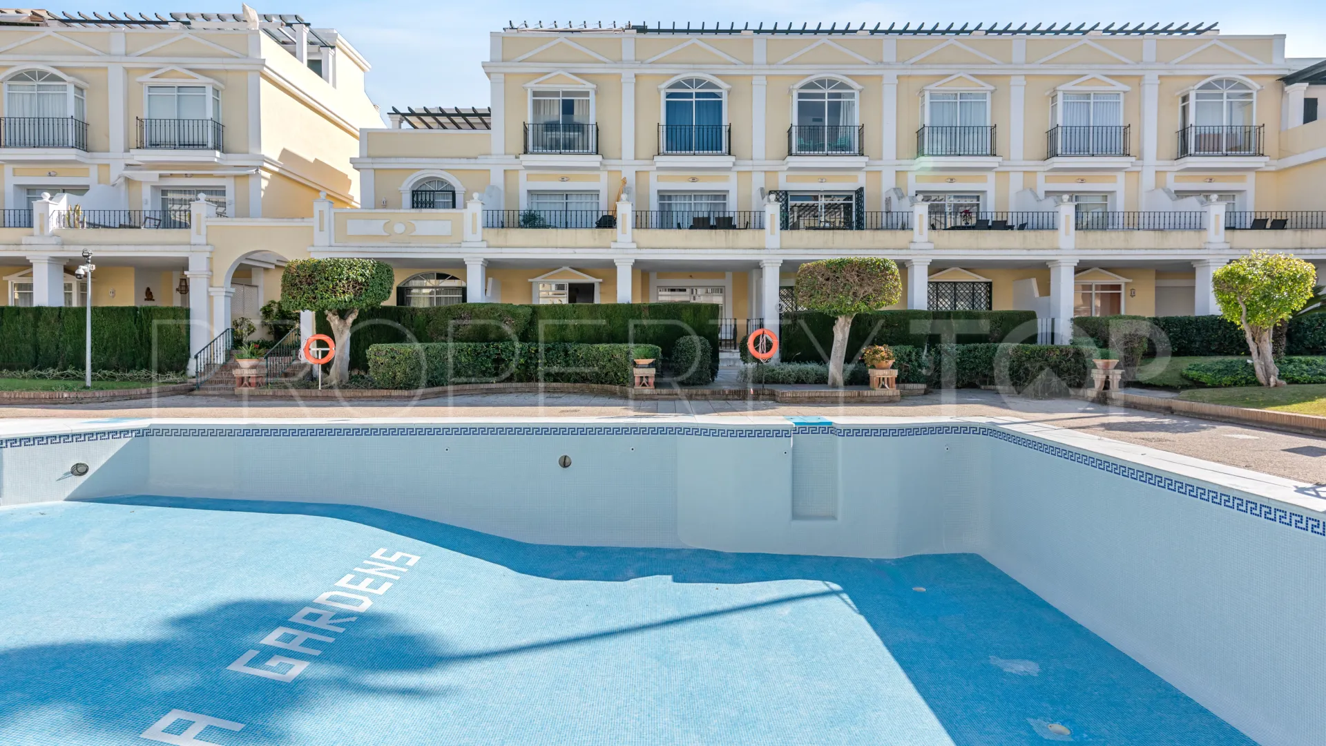 Buy ground floor apartment with 3 bedrooms in Aloha Gardens