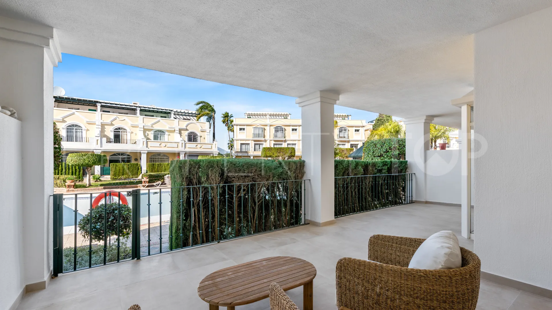 Buy ground floor apartment with 3 bedrooms in Aloha Gardens