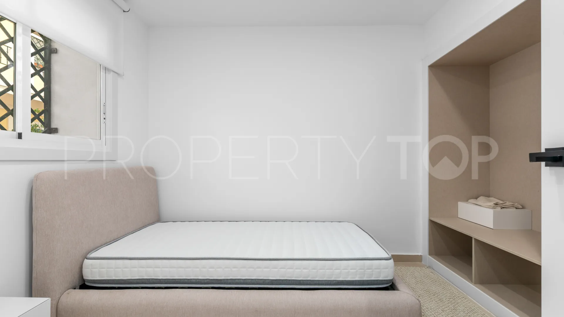Buy ground floor apartment with 3 bedrooms in Aloha Gardens