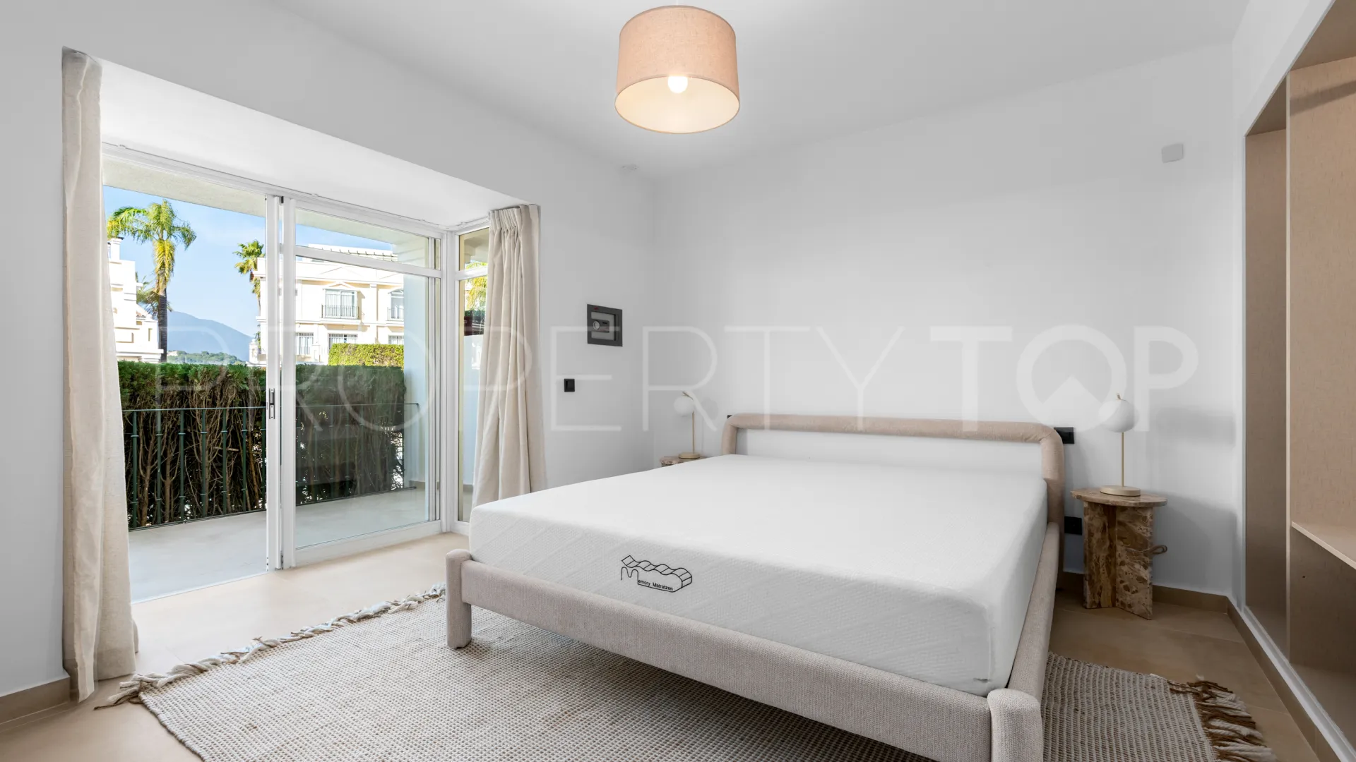 Buy ground floor apartment with 3 bedrooms in Aloha Gardens