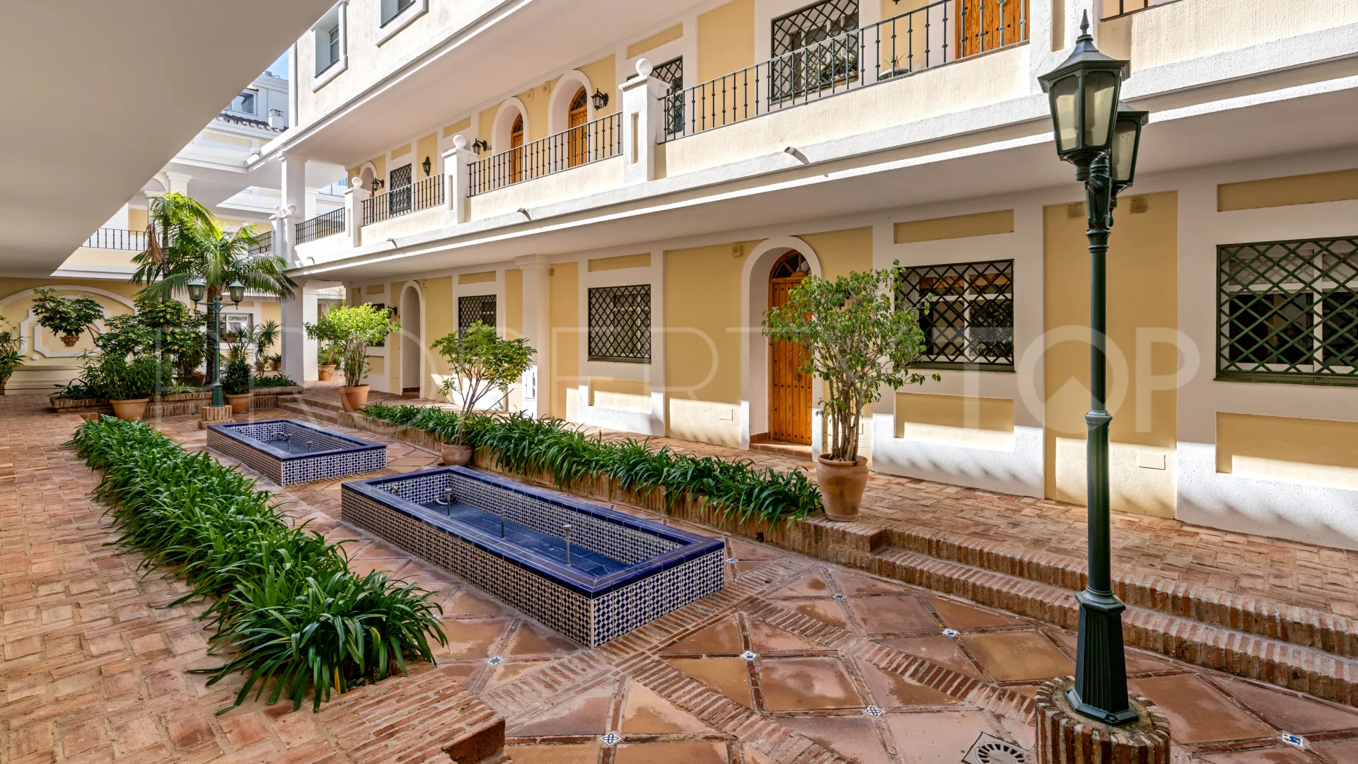 Buy ground floor apartment with 3 bedrooms in Aloha Gardens