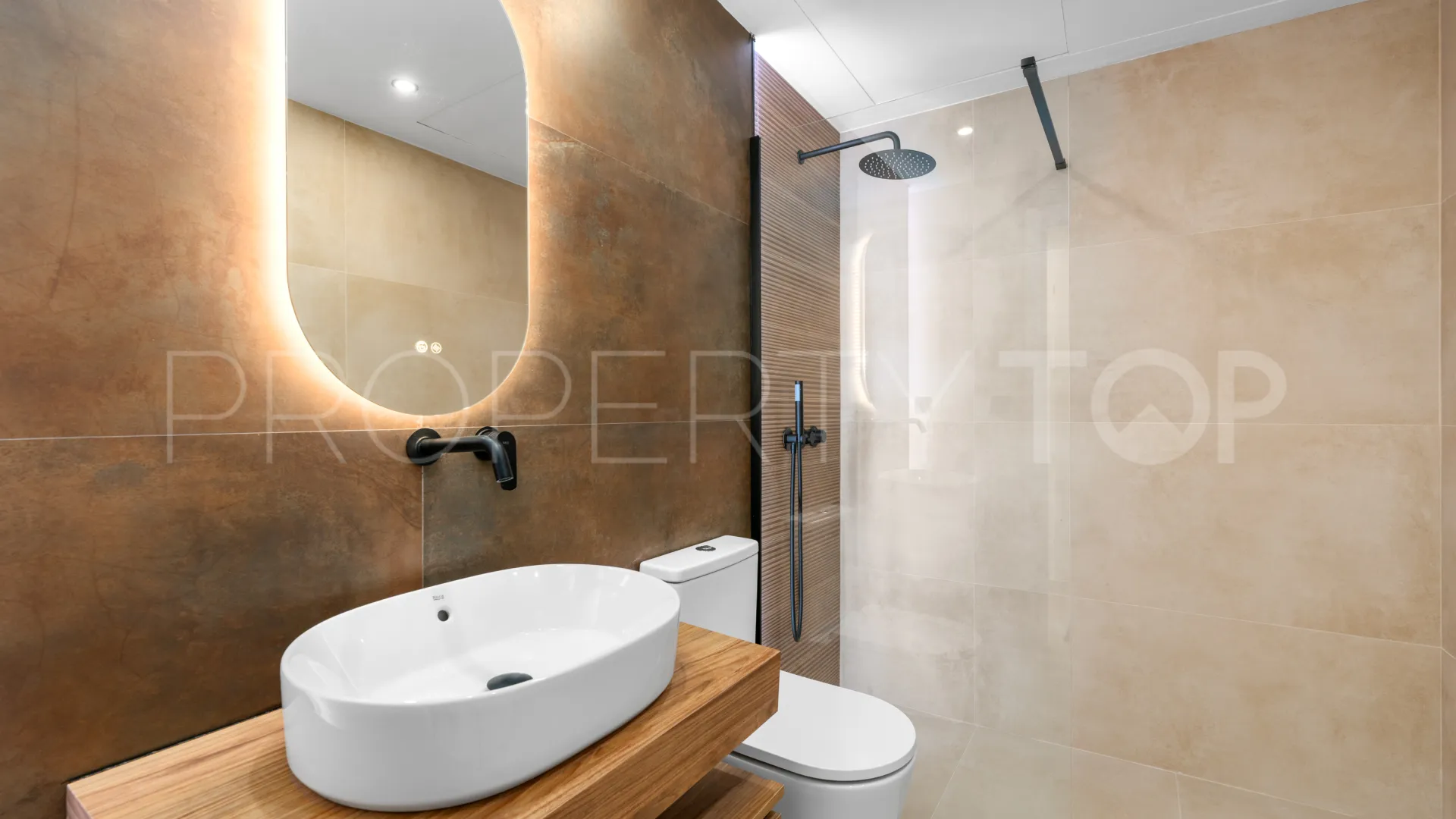 Buy ground floor apartment with 3 bedrooms in Aloha Gardens
