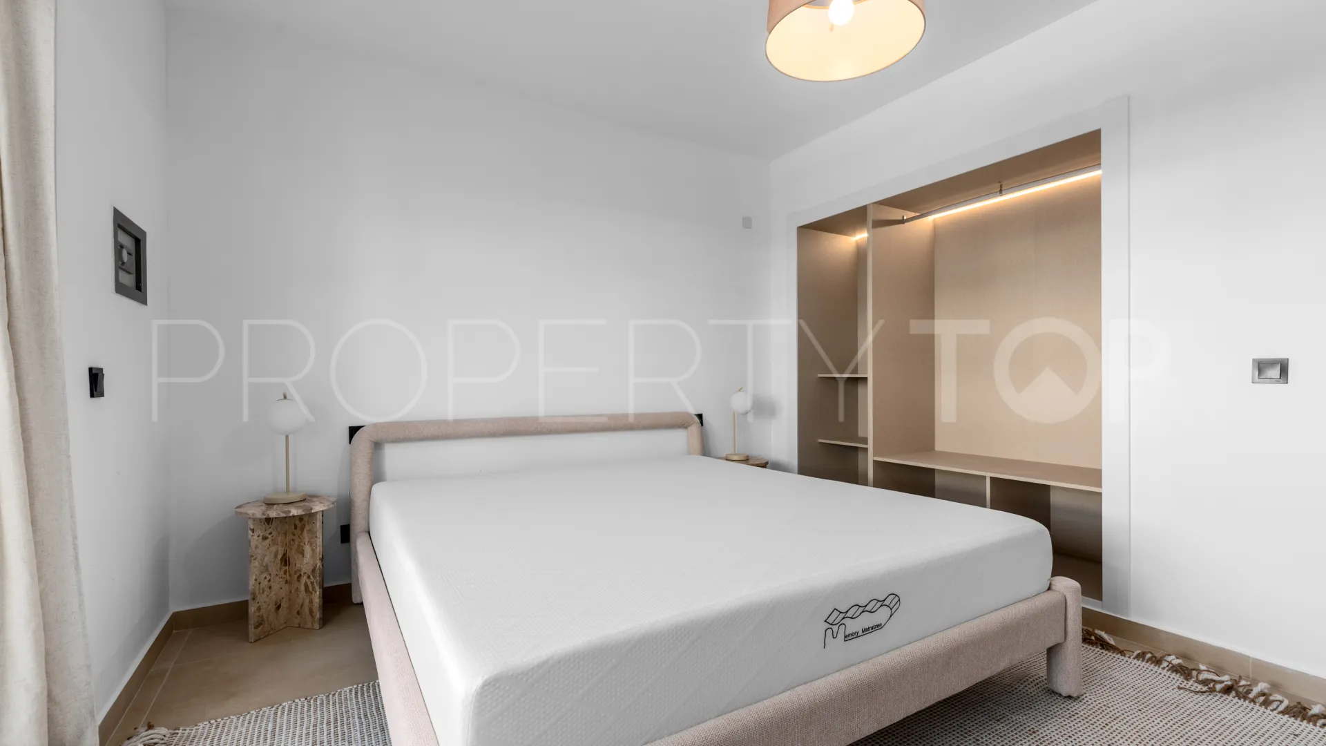 Buy ground floor apartment with 3 bedrooms in Aloha Gardens