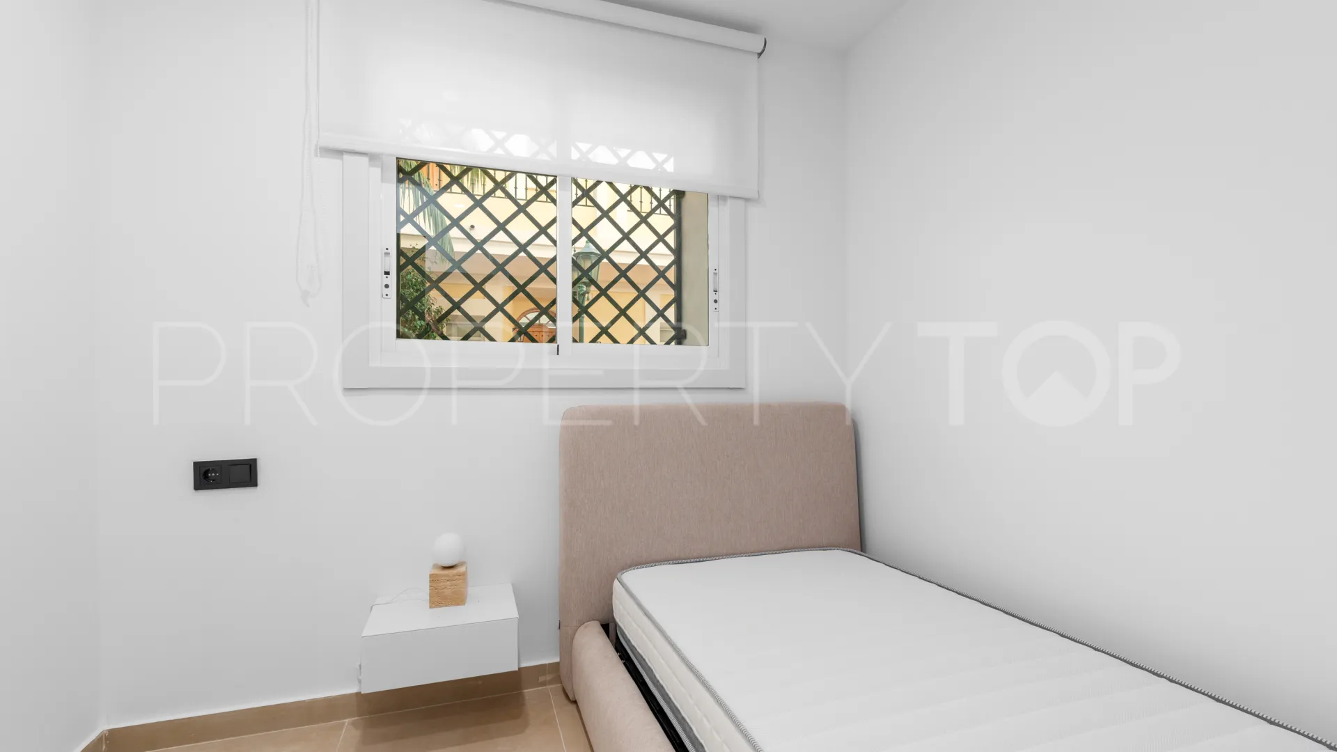 Buy ground floor apartment with 3 bedrooms in Aloha Gardens