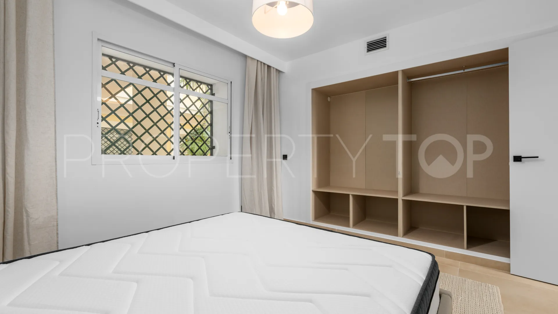 Buy ground floor apartment with 3 bedrooms in Aloha Gardens