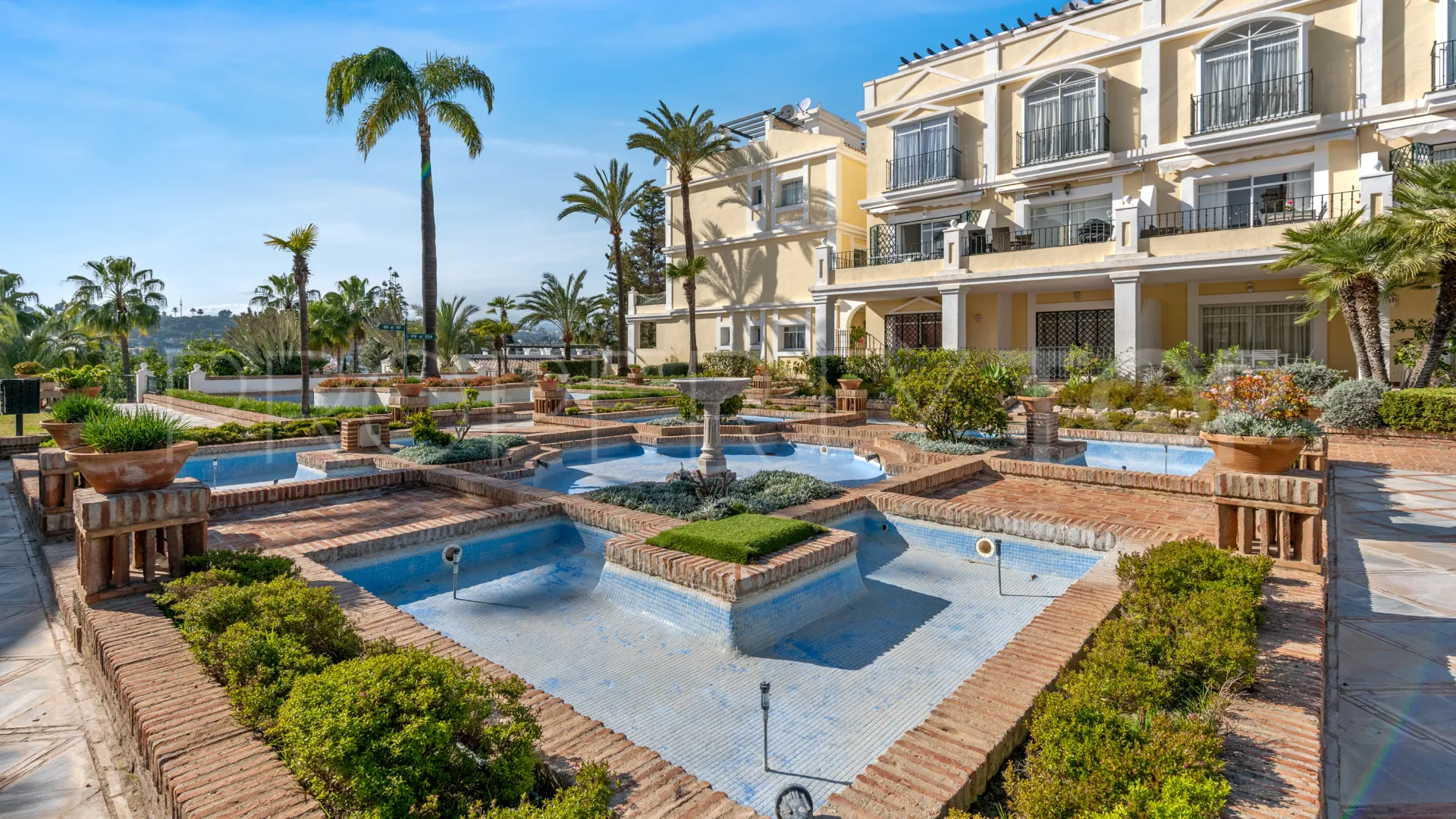 Buy ground floor apartment with 3 bedrooms in Aloha Gardens