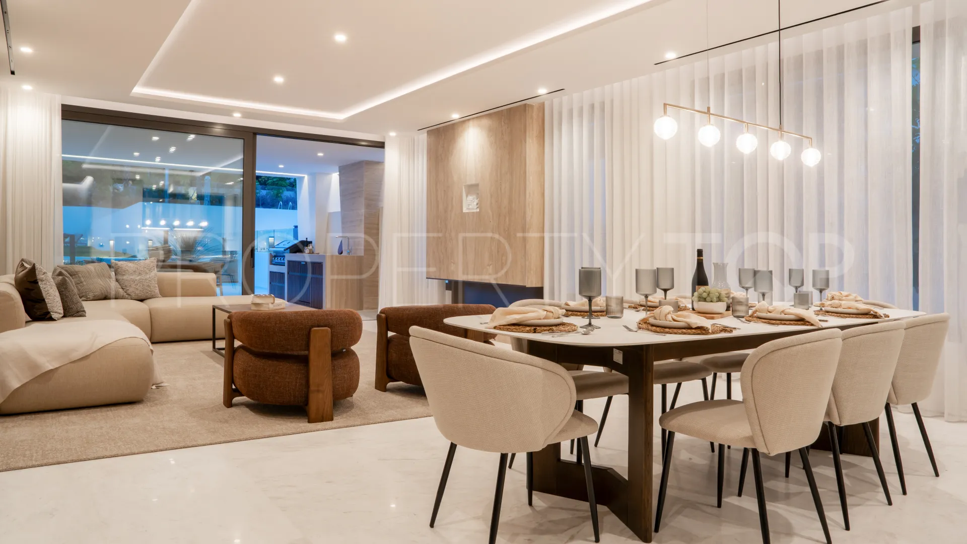 For sale ground floor duplex with 4 bedrooms in Epic Marbella