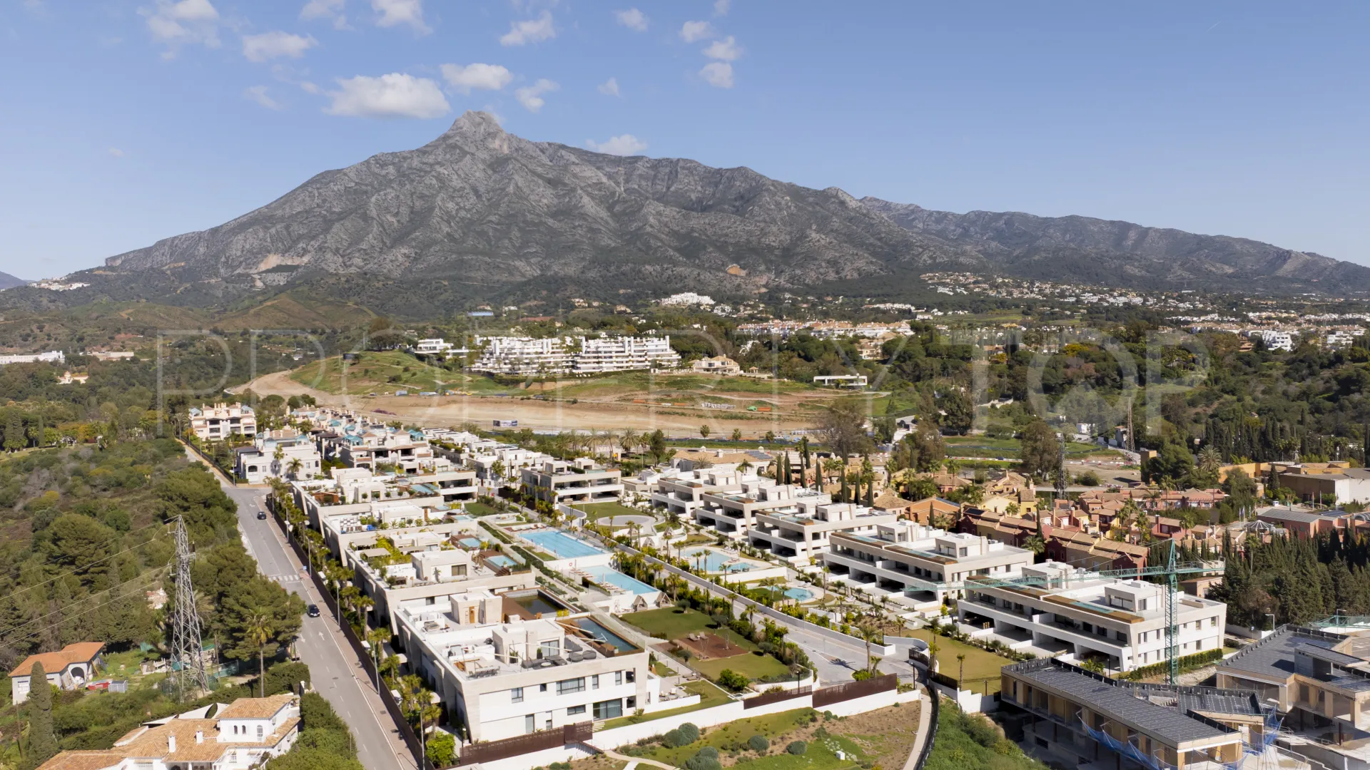 For sale ground floor duplex with 4 bedrooms in Epic Marbella