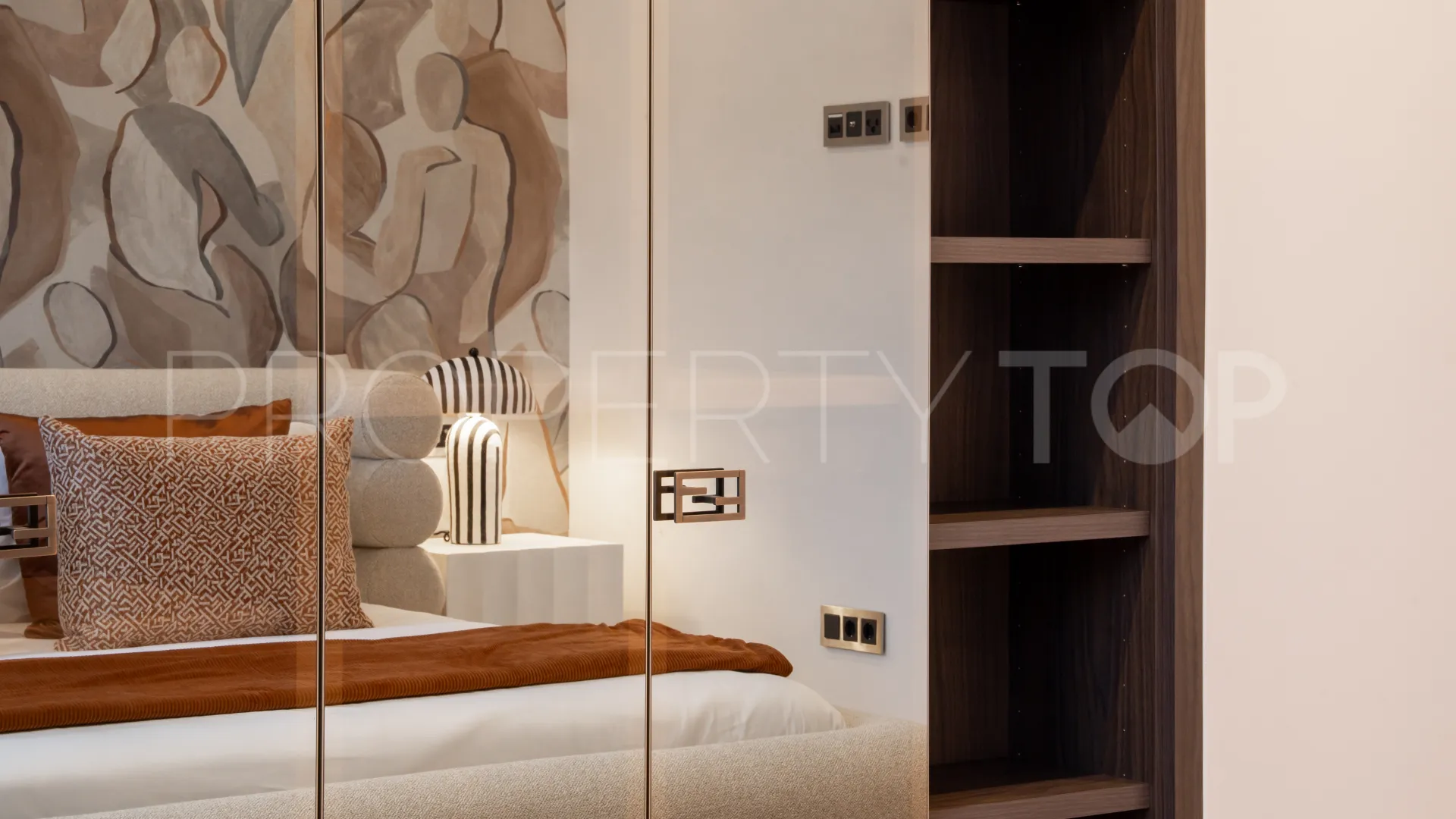 For sale ground floor duplex with 4 bedrooms in Epic Marbella