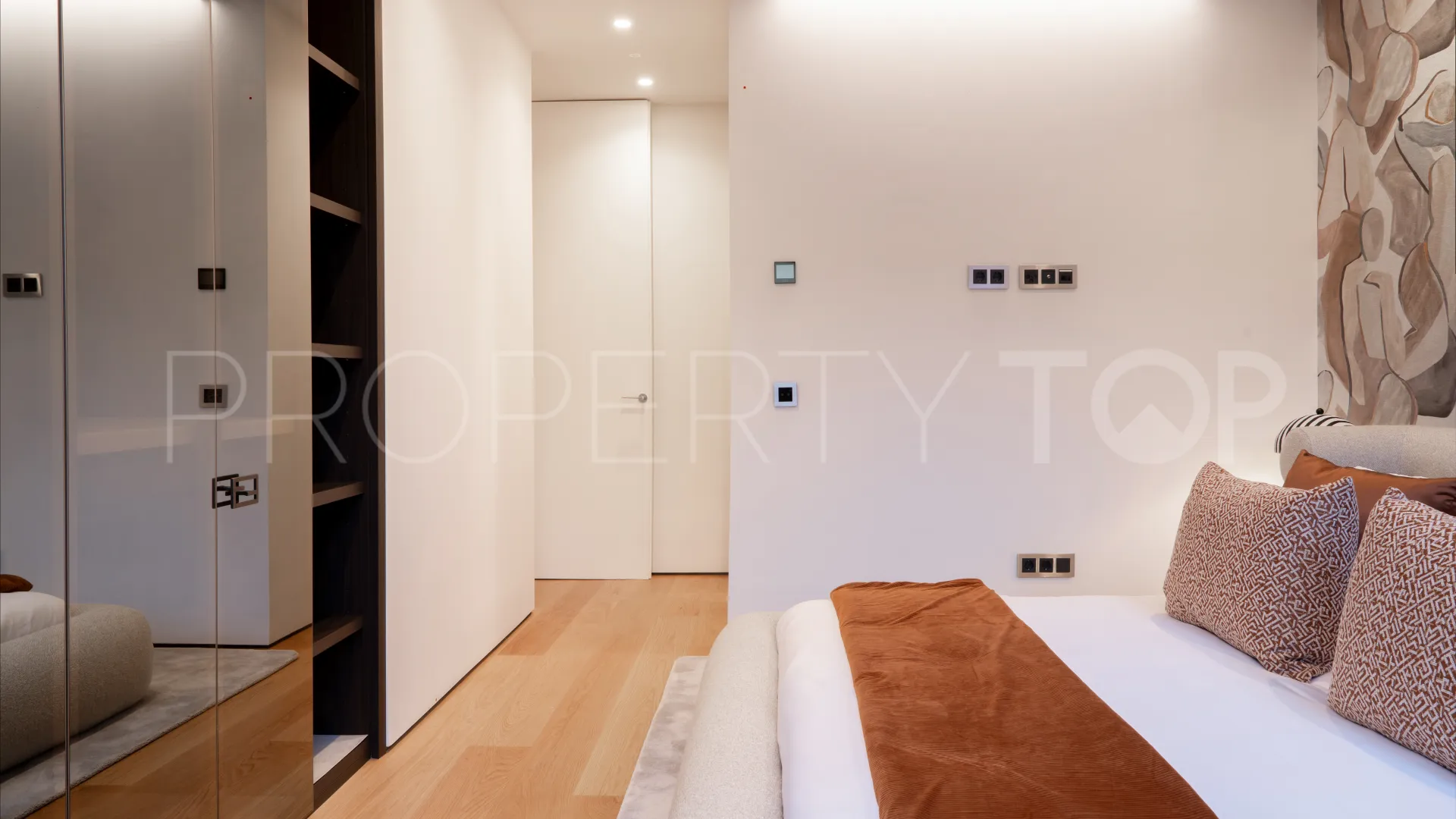 For sale ground floor duplex with 4 bedrooms in Epic Marbella