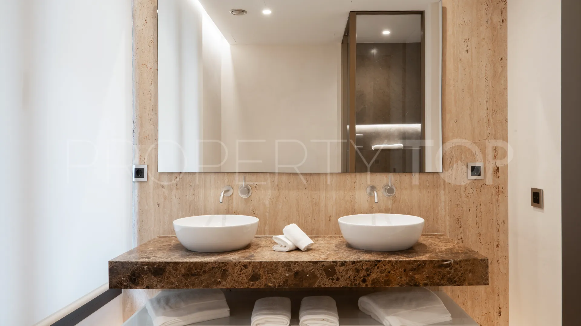 For sale ground floor duplex with 4 bedrooms in Epic Marbella