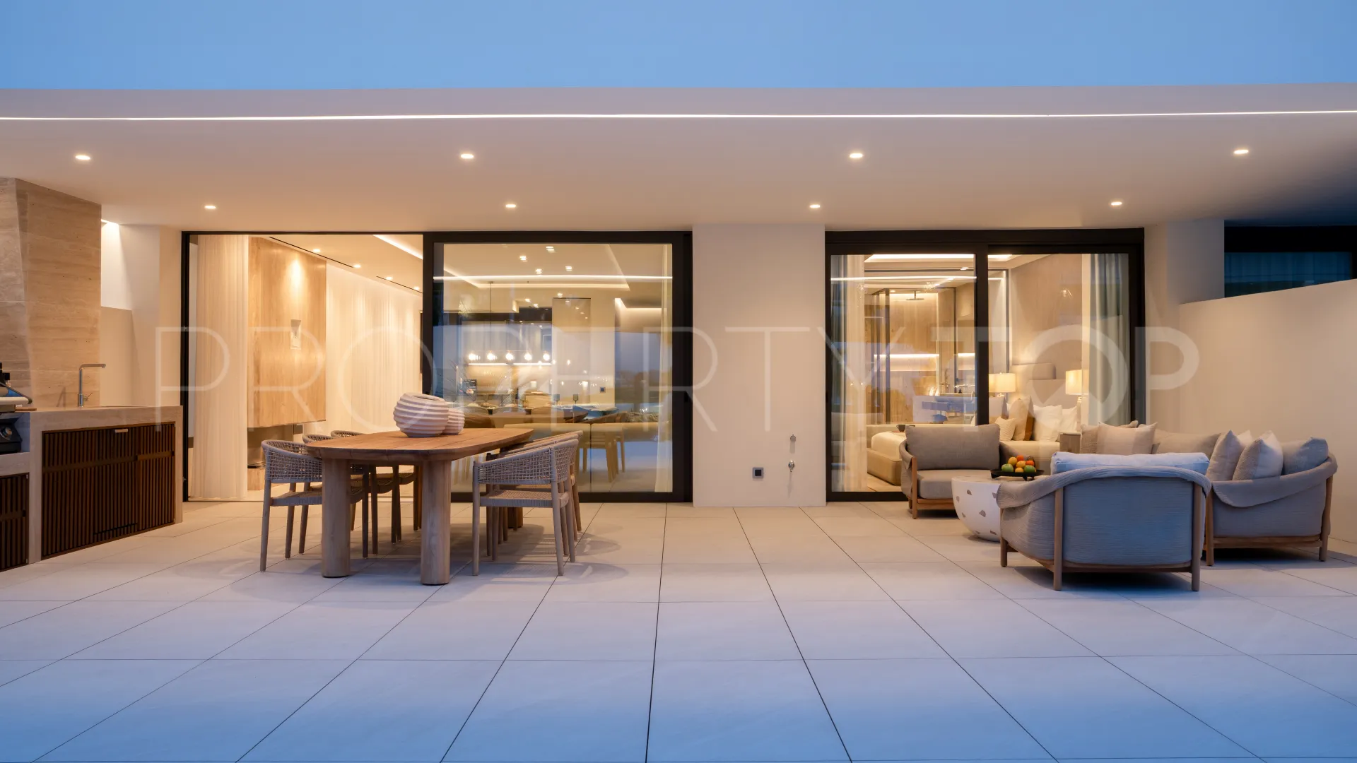 For sale ground floor duplex with 4 bedrooms in Epic Marbella