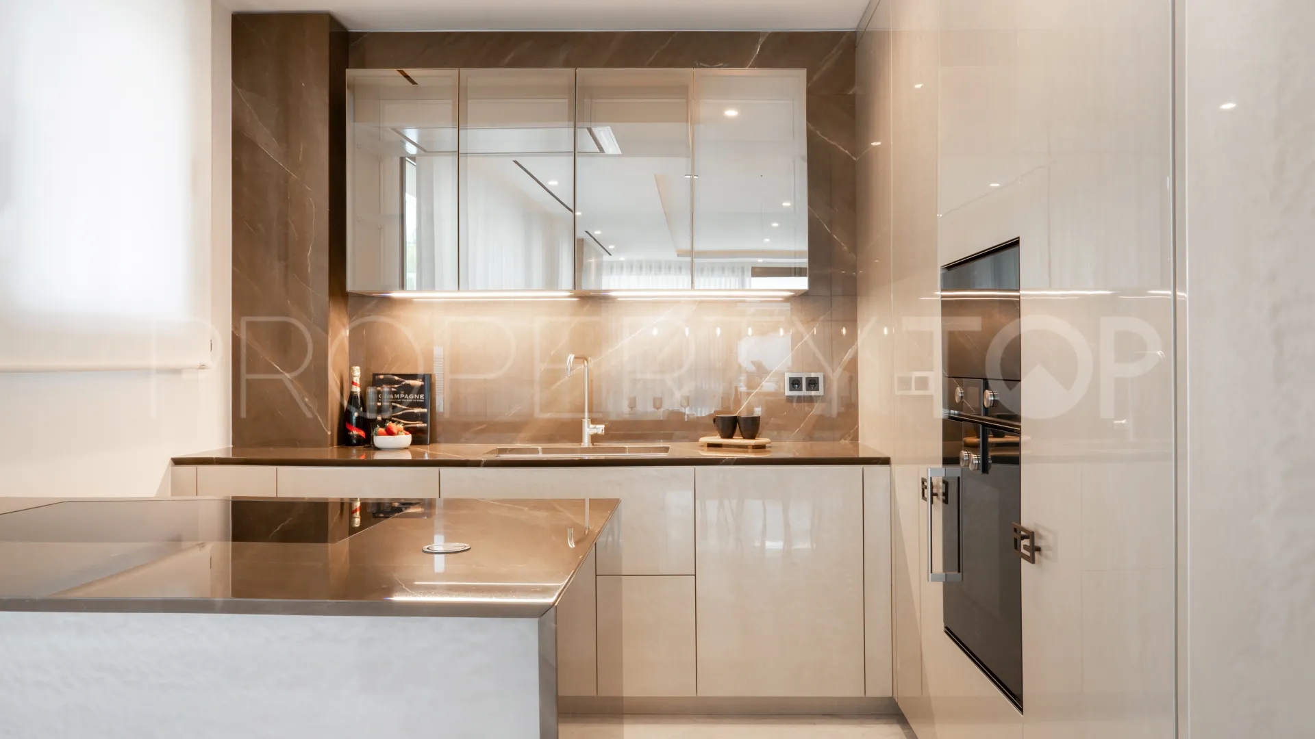 For sale ground floor duplex with 4 bedrooms in Epic Marbella