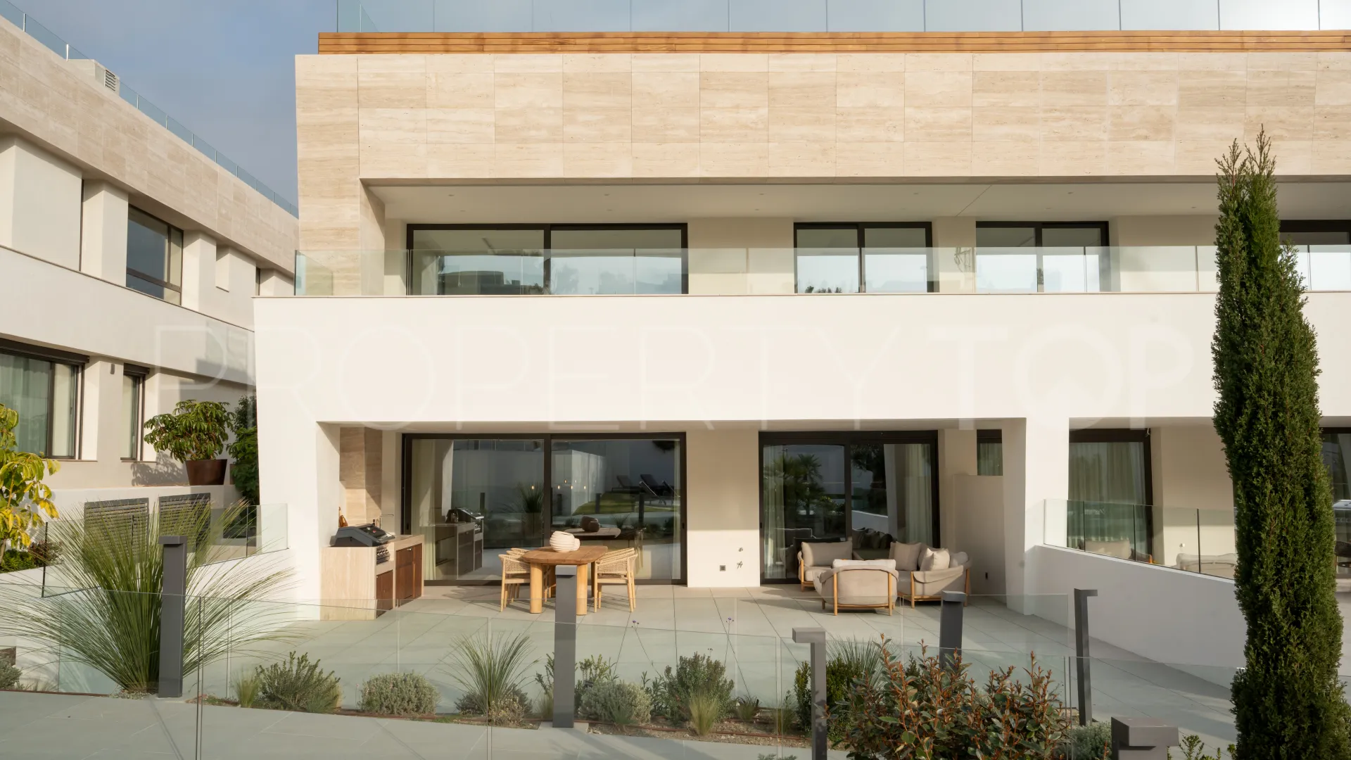 For sale ground floor duplex with 4 bedrooms in Epic Marbella