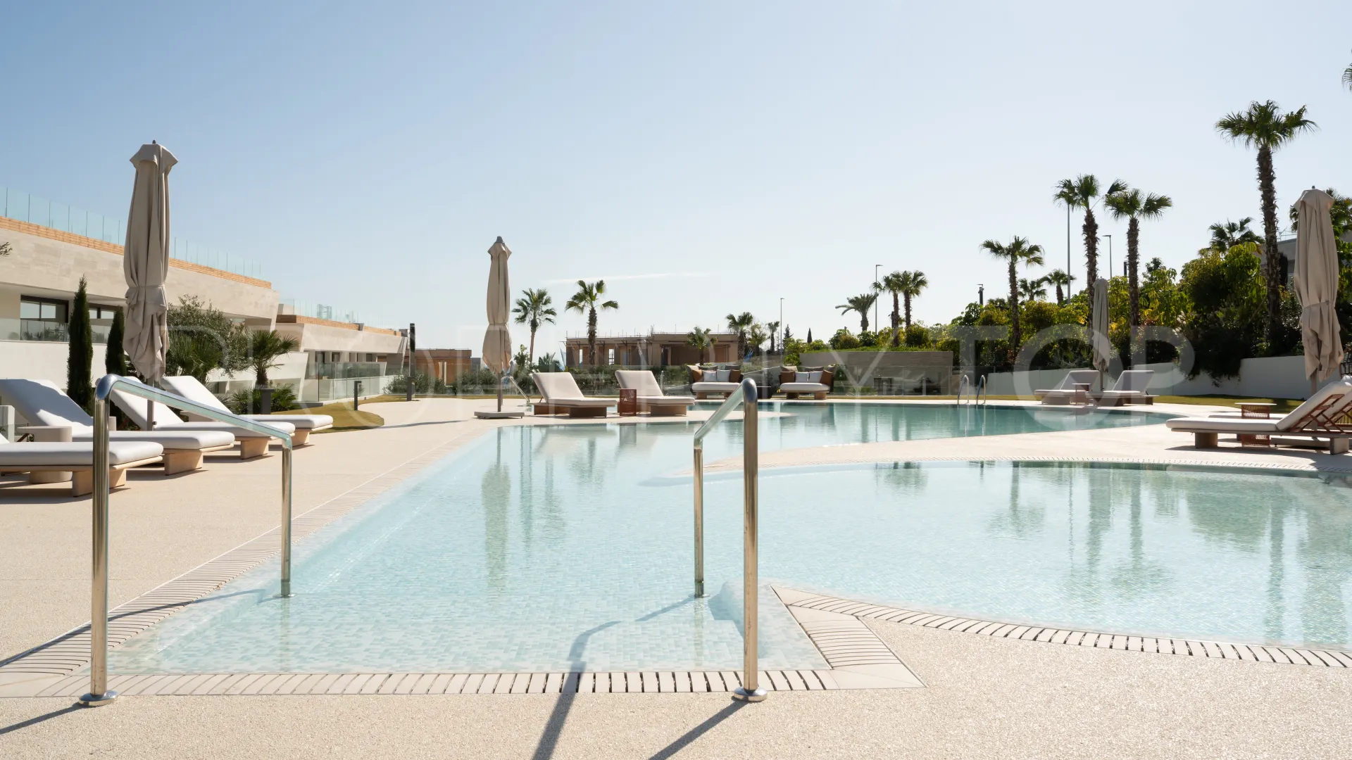 For sale ground floor duplex with 4 bedrooms in Epic Marbella
