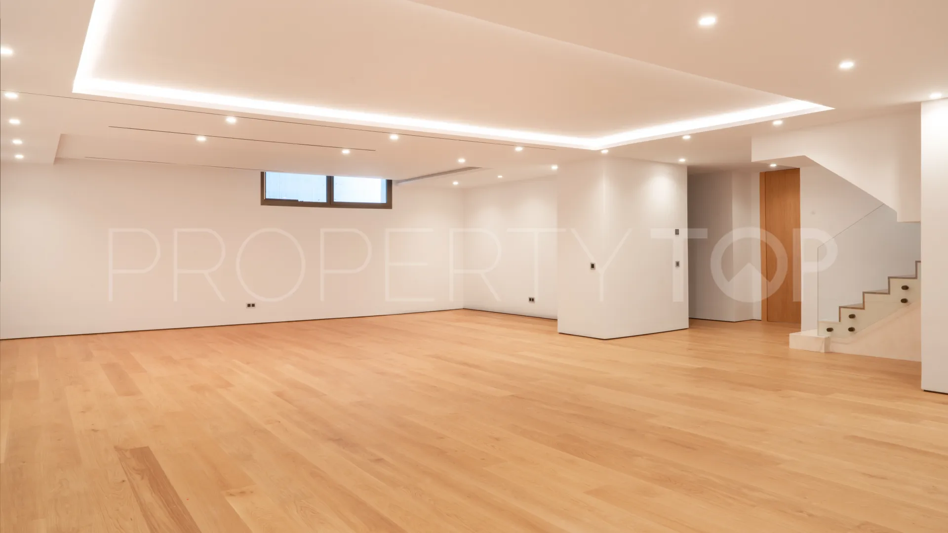 For sale ground floor duplex with 4 bedrooms in Epic Marbella